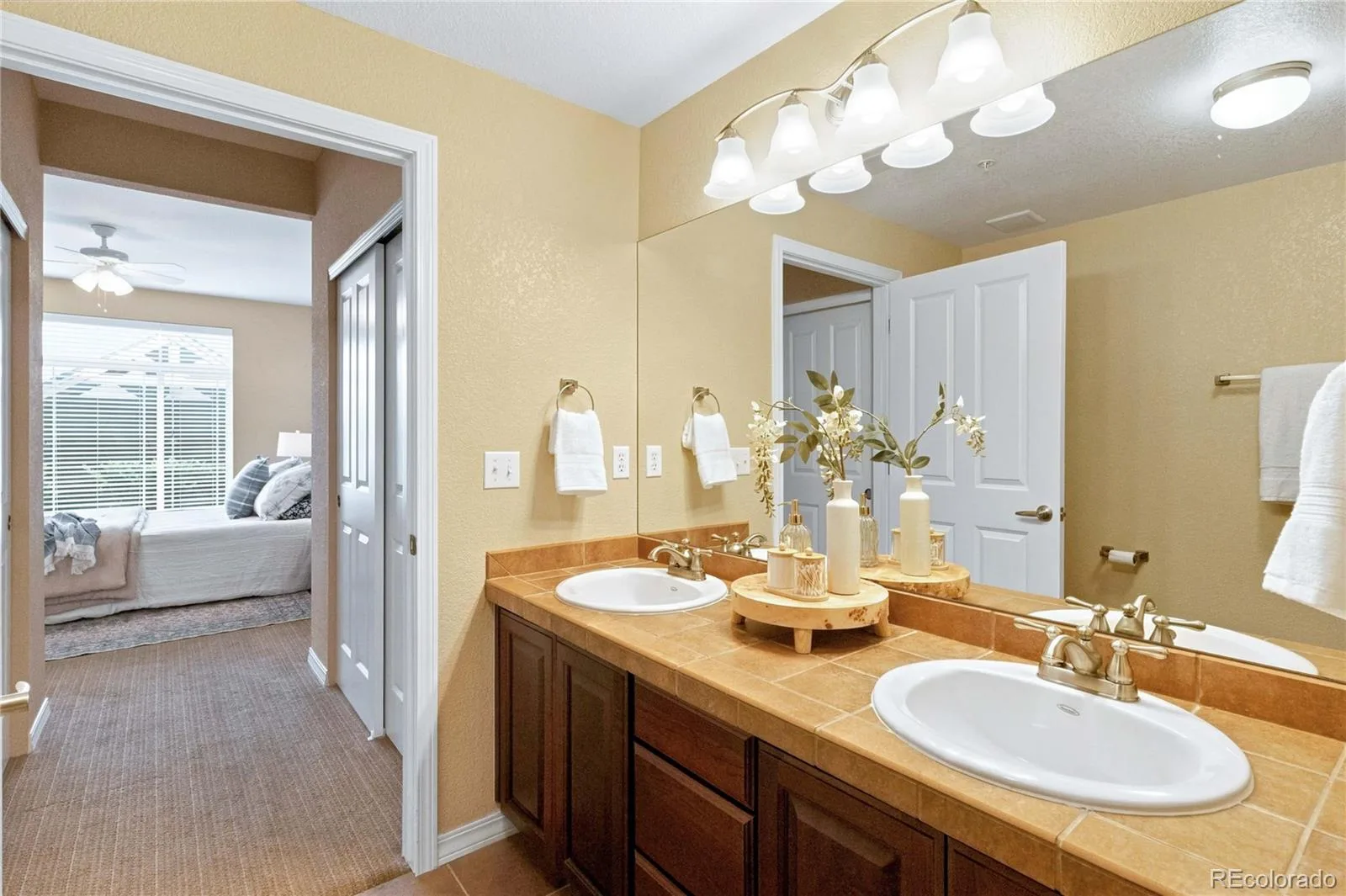 10052 W Ute Place #102 Littleton CO 80127 | MLS #REC6925626 08312026164346 1600 22