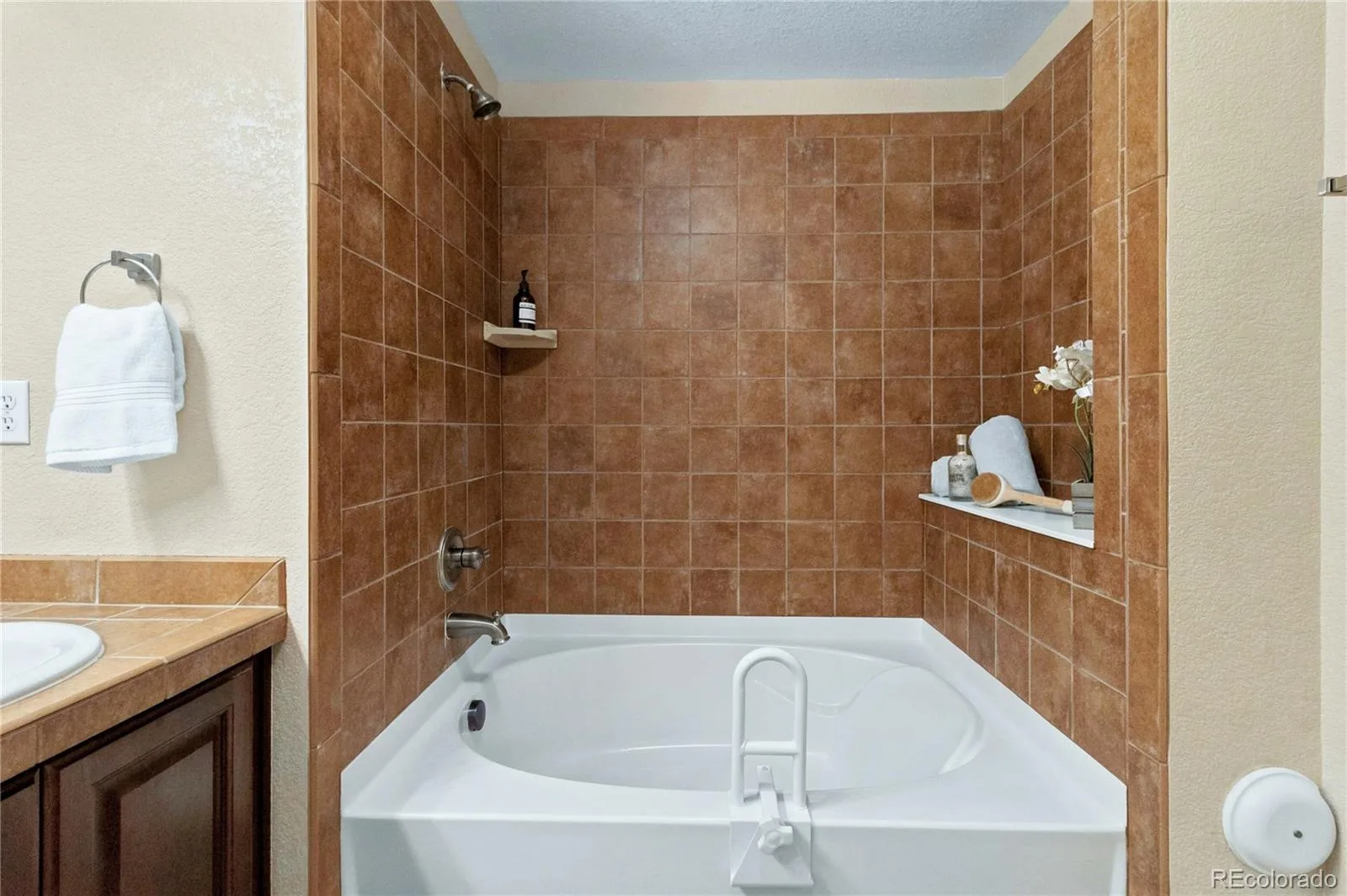10052 W Ute Place #102 Littleton CO 80127 | MLS #REC6925626 08312026164346 1600 23