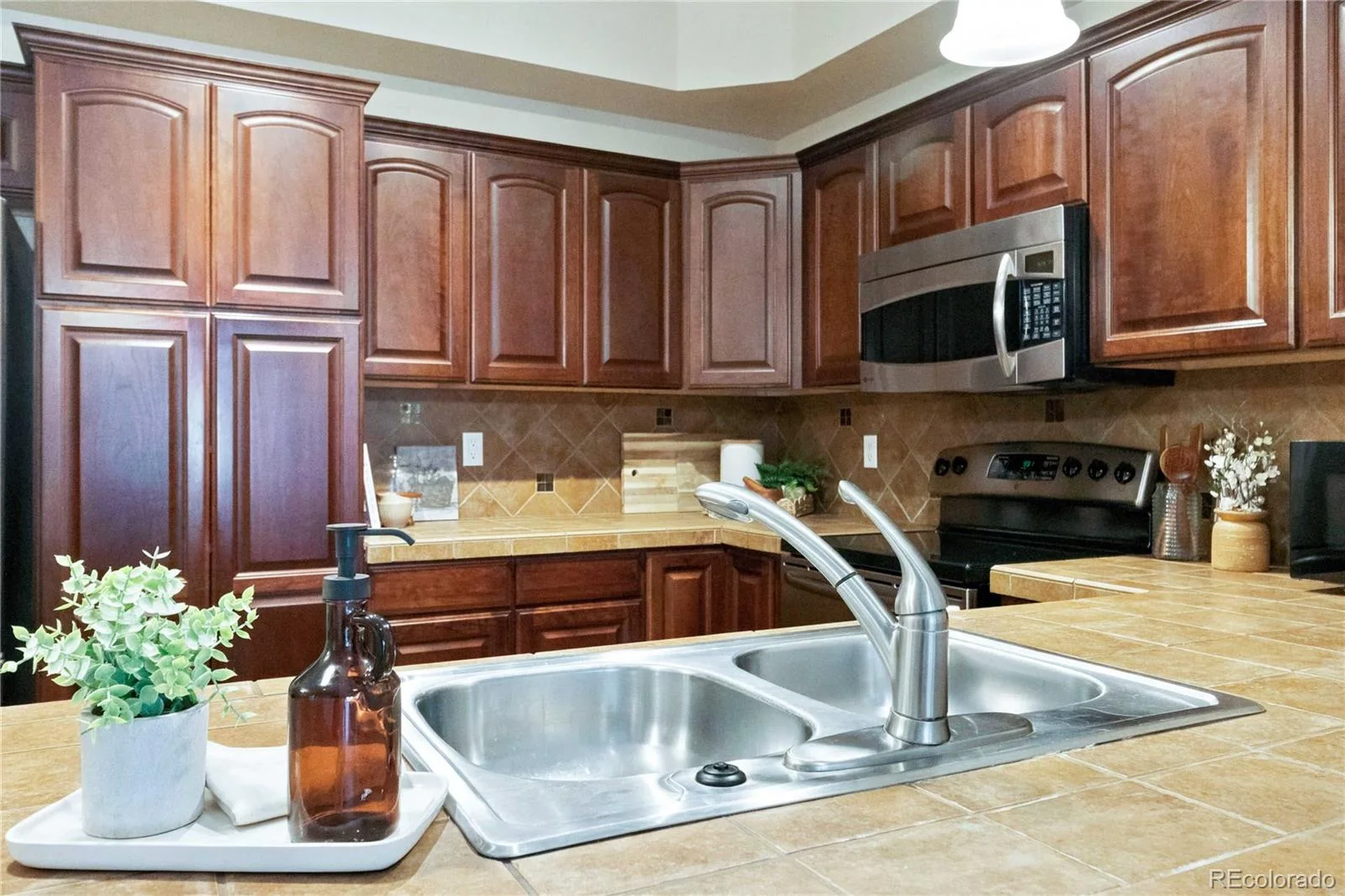 10052 W Ute Place #102 Littleton CO 80127 | MLS #REC6925626 08312026164346 1600 8