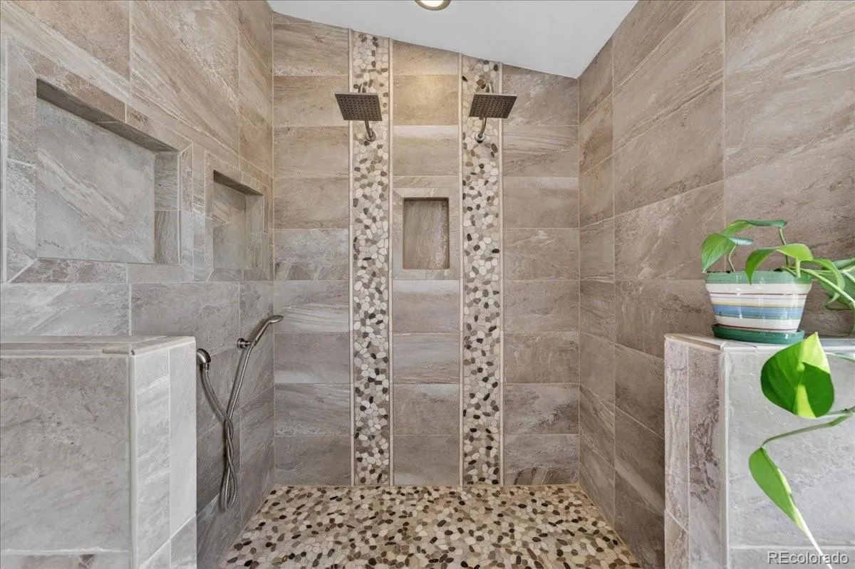 5421 S Bahama Court Centennial CO 80015 MLS #REC6932215 04242026225024 1200 25