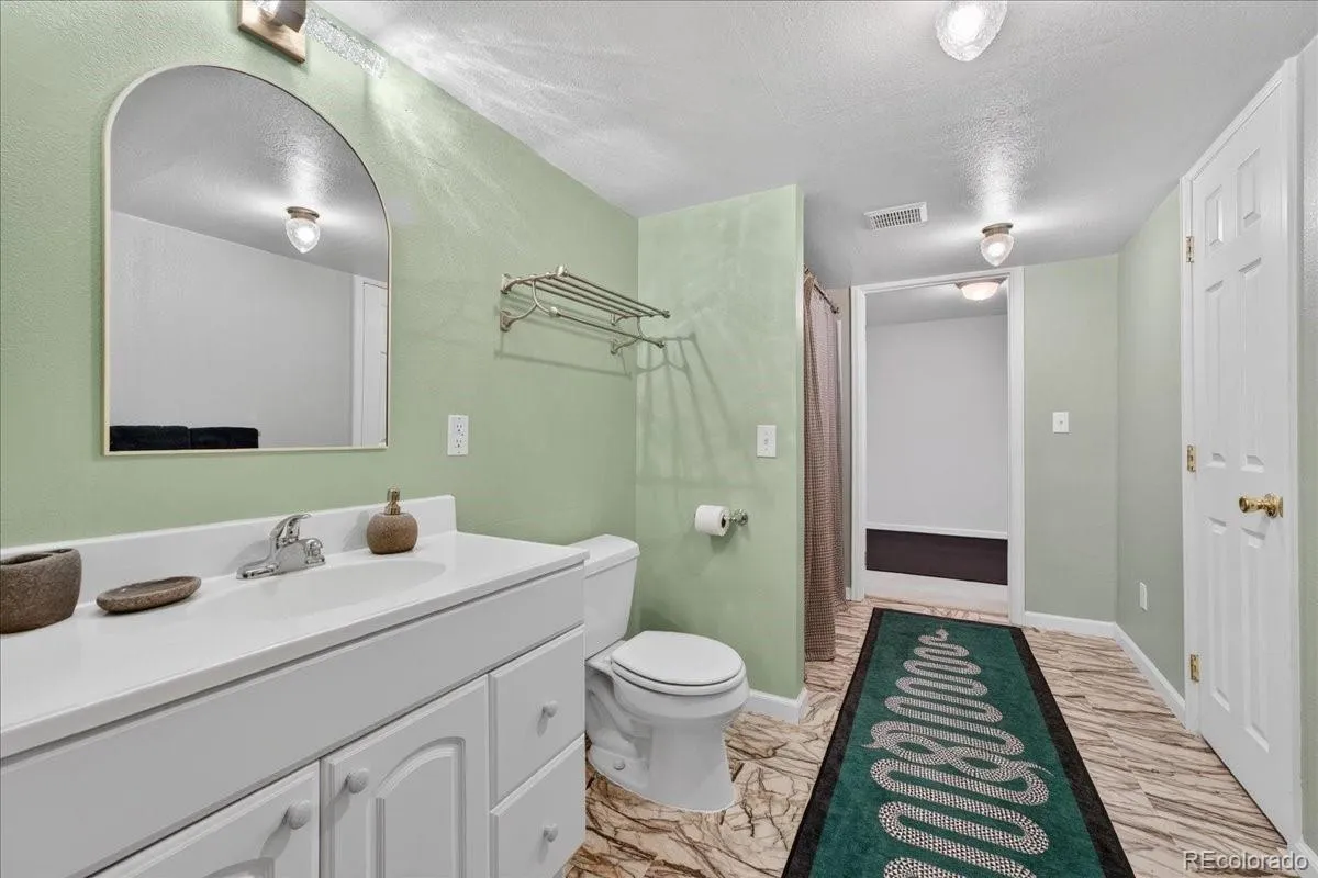 5421 S Bahama Court Centennial CO 80015 MLS #REC6932215 04242026225024 1200 35
