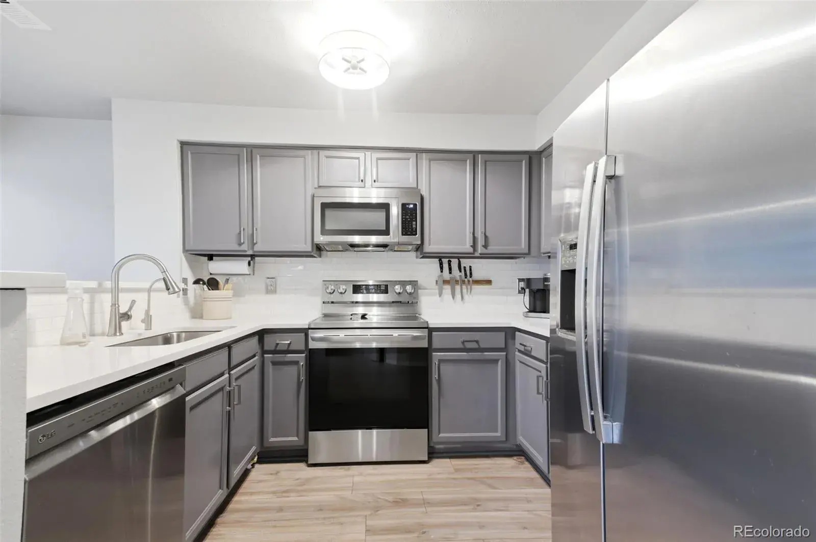 816 S Vance Street #B Lakewood CO 80226 MLS #REC6933557 02052026174726 1600 5