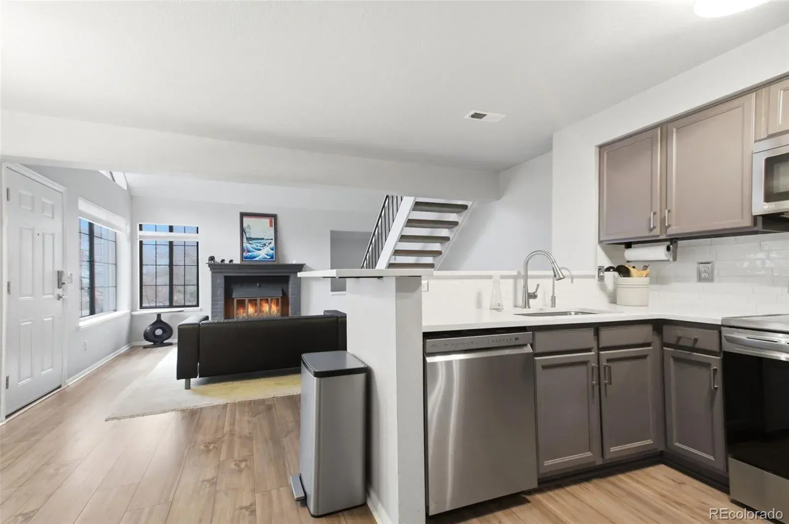 816 S Vance Street #B Lakewood CO 80226 MLS #REC6933557 02052026174726 1600 6