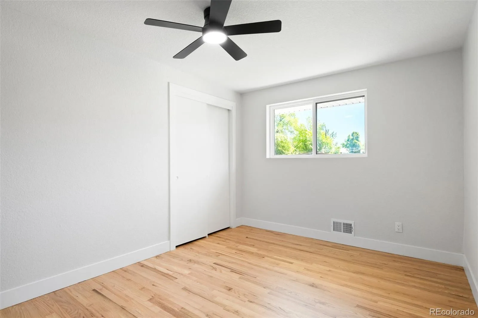 6695 S Ogden Street Centennial CO 80121 MLS #REC6939001 06262026151140 1600 16