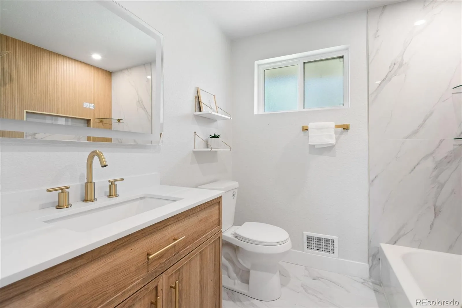 6695 S Ogden Street Centennial CO 80121 MLS #REC6939001 06262026151140 1600 21