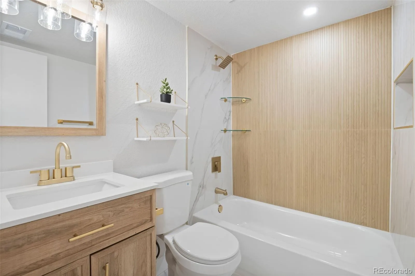 6695 S Ogden Street Centennial CO 80121 MLS #REC6939001 06262026151140 1600 26