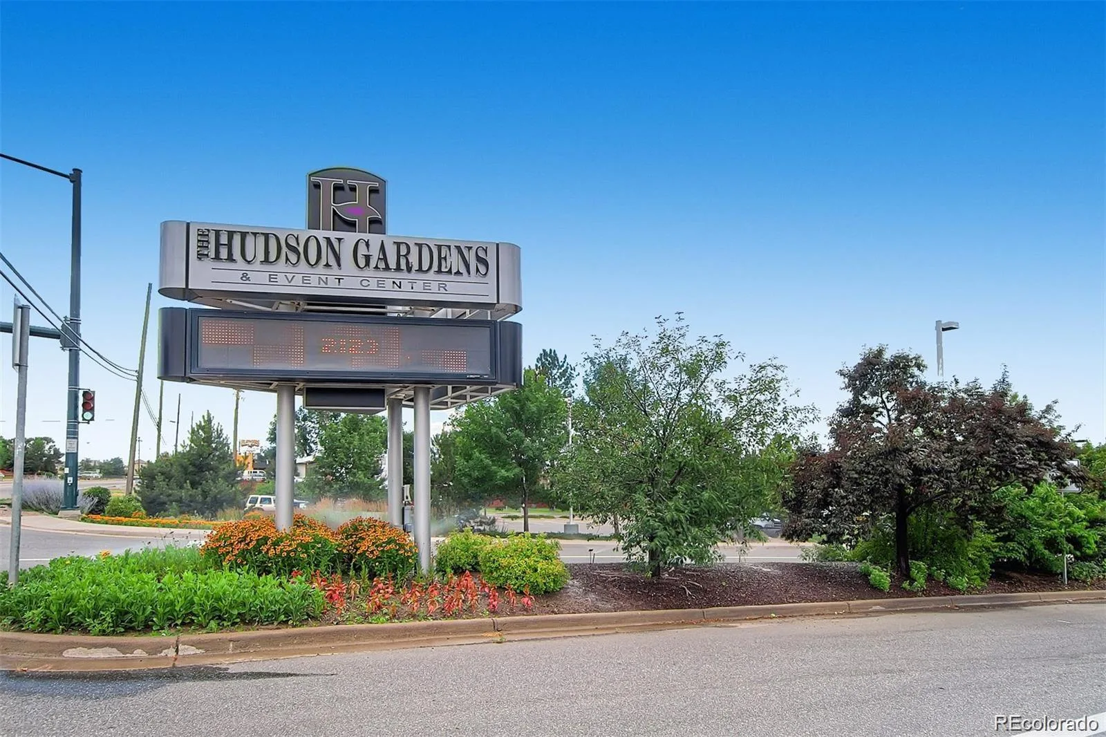 7706 S Curtice Circle Littleton CO 80120 | MLS #REC6941407 07252026031520 1600 49