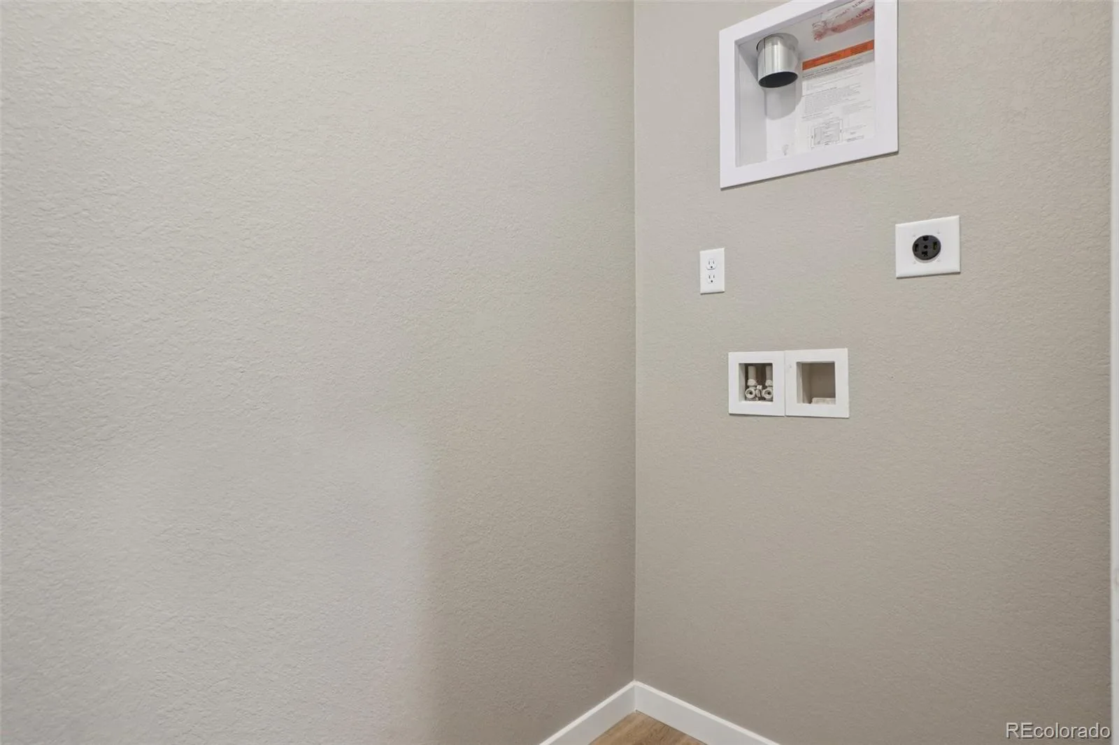 24121 E 54th Place Aurora CO 80019 | MLS #REC6941500 07302026225224 1600 20