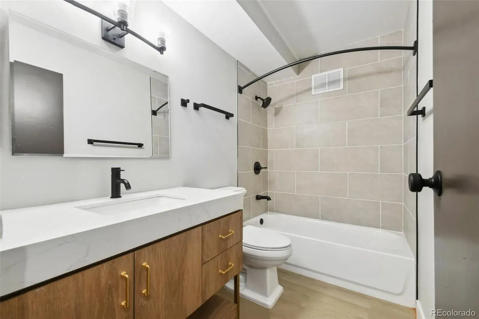 13635 E Bates Avenue #205 Aurora CO 80014 MLS #REC6947836 02202026184509 1600 5