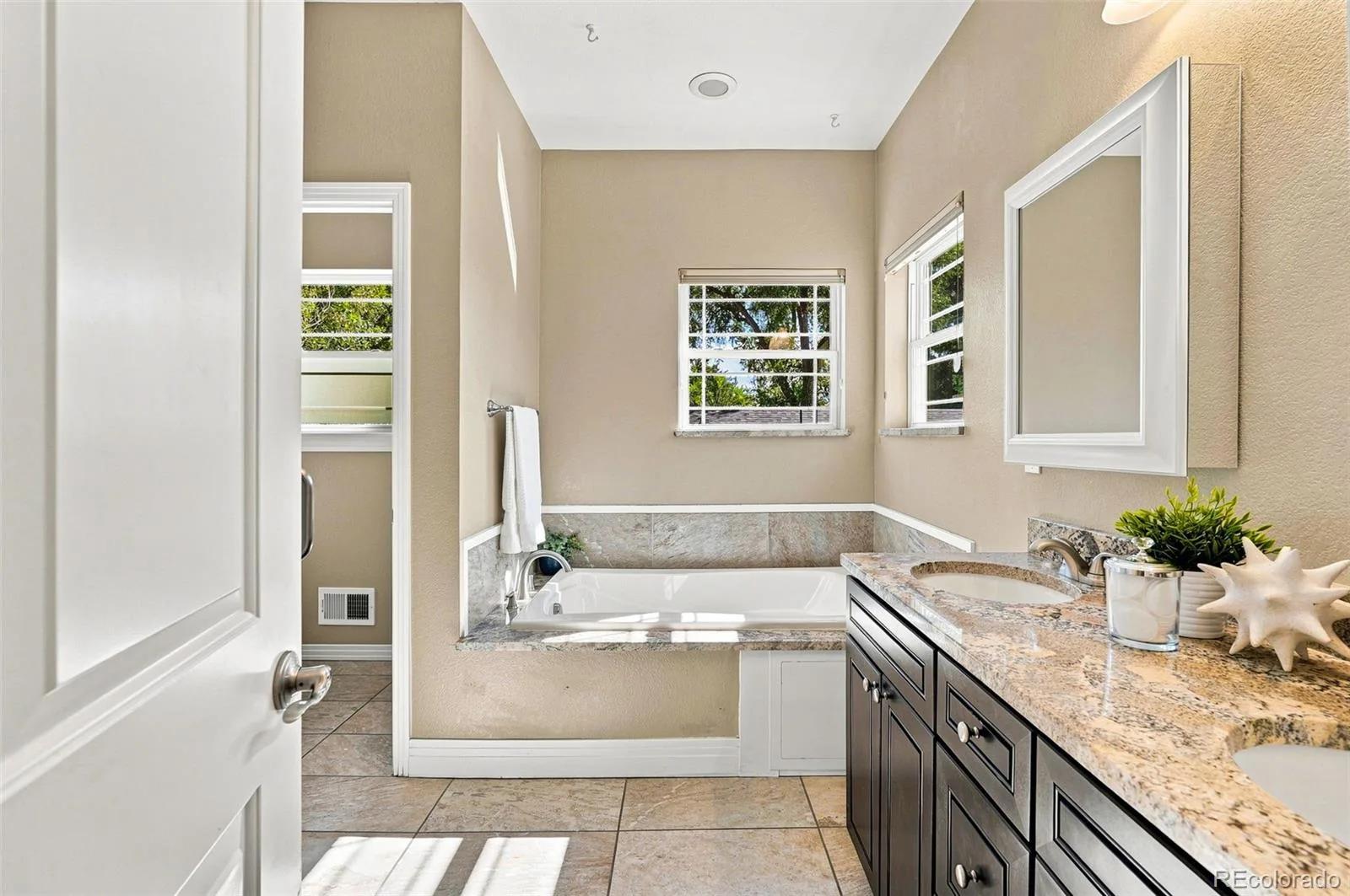 965 Krameria Street Denver CO 80220 | MLS #REC6949457 10092026210341 1600 28