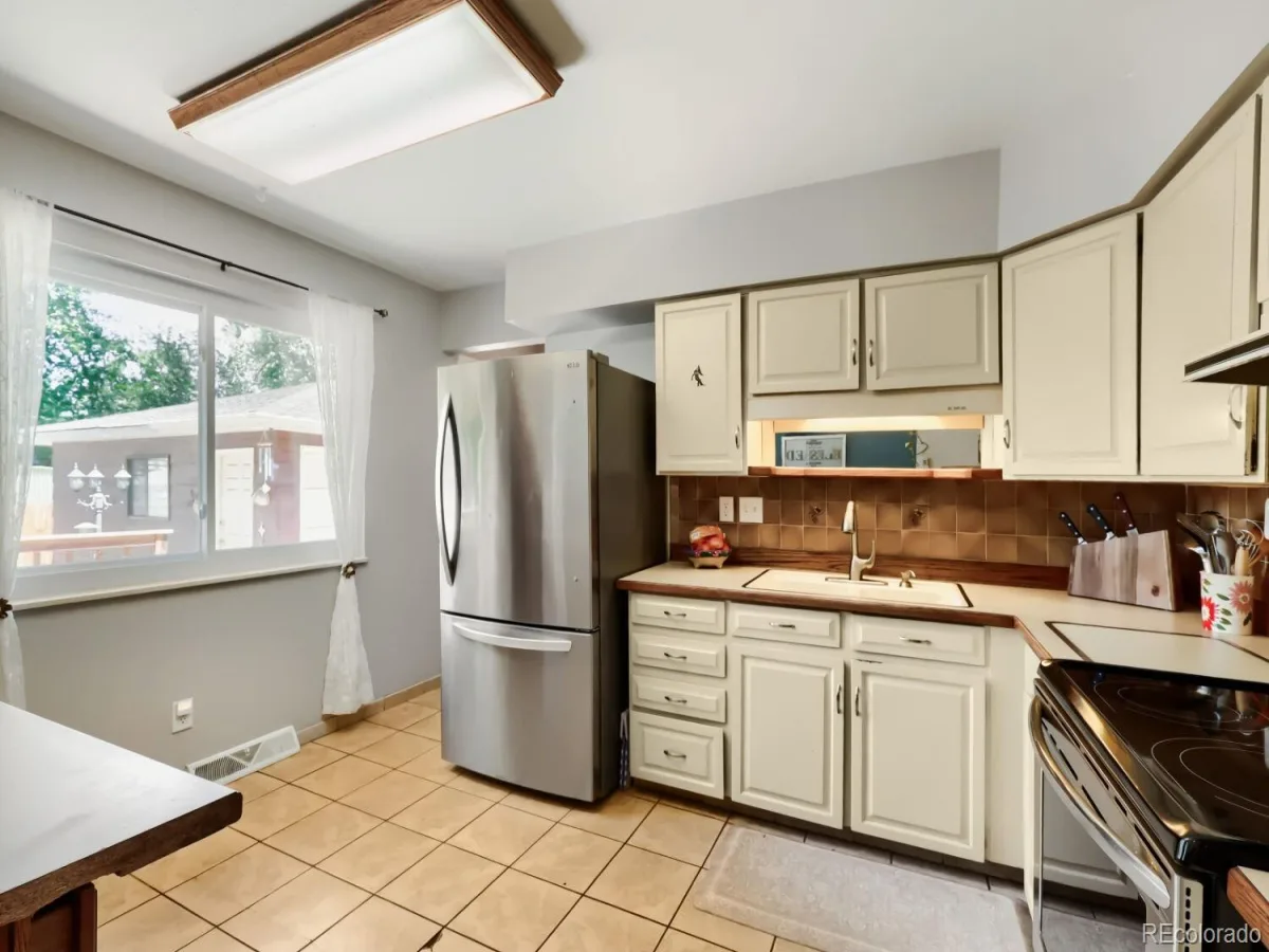 4 Seattle Lane Longmont CO 80501 MLS #REC6952880 06142026012004 1200 6