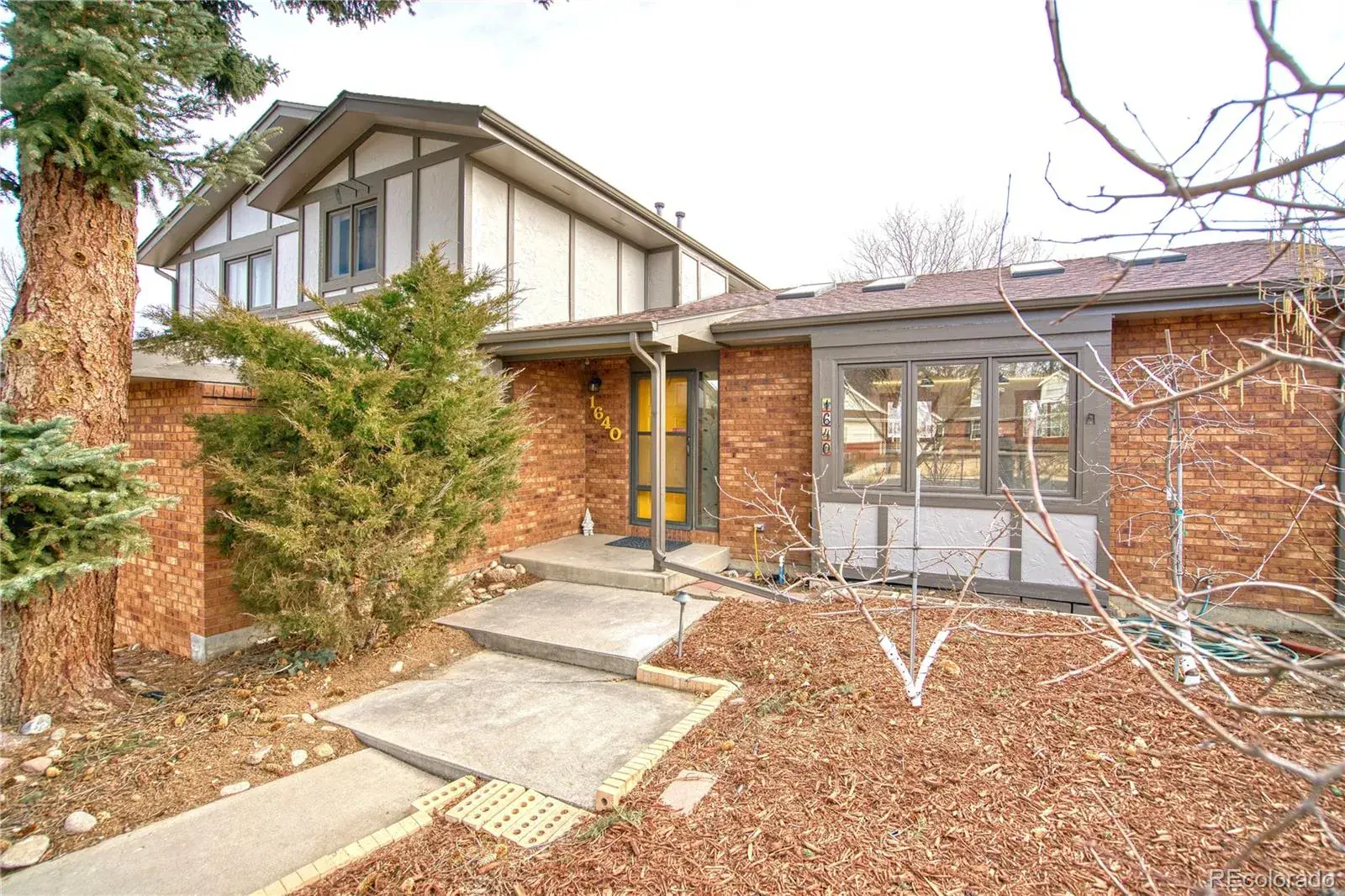 03052026160019 1600 32