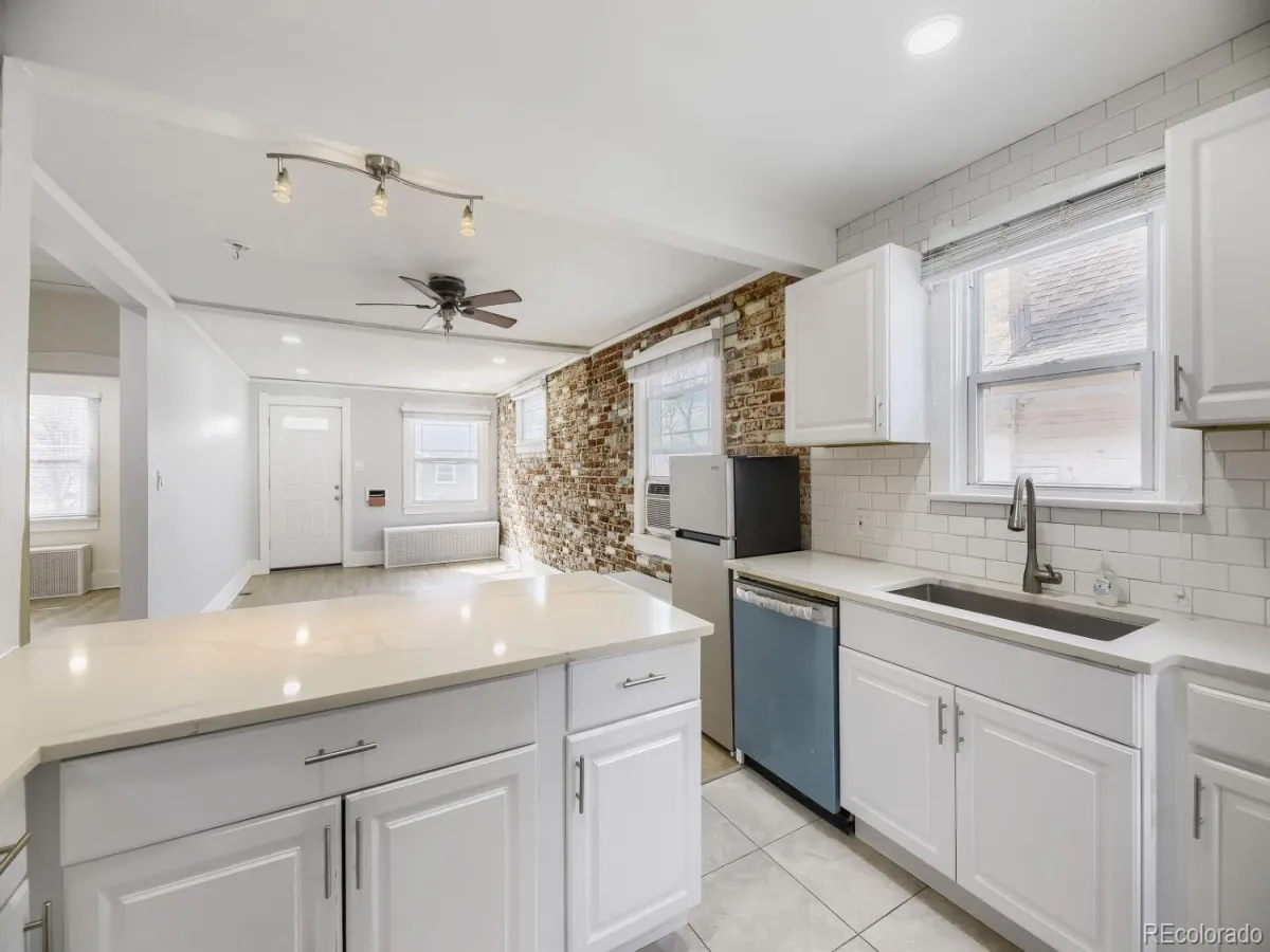 935 E Virginia Avenue Denver CO 80209 MLS #REC6955609 05062026230936 1200 3