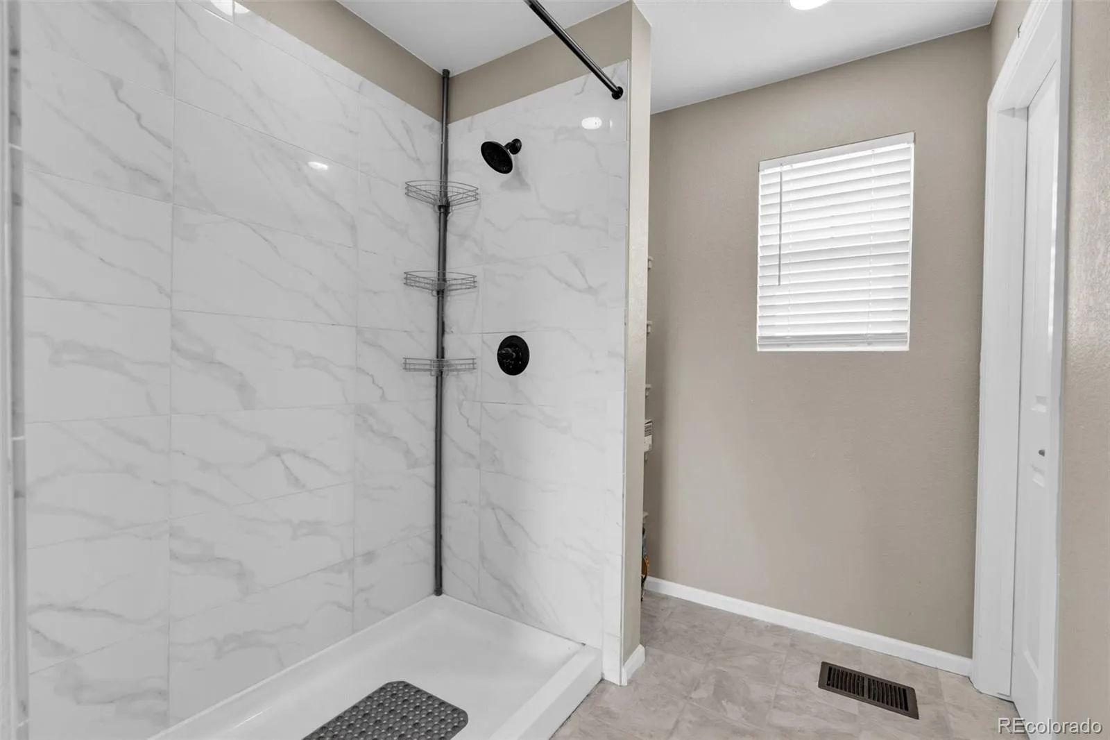 27922 E 10th Drive Aurora CO 80018 | MLS #REC6962084 08232026182613 1600 23