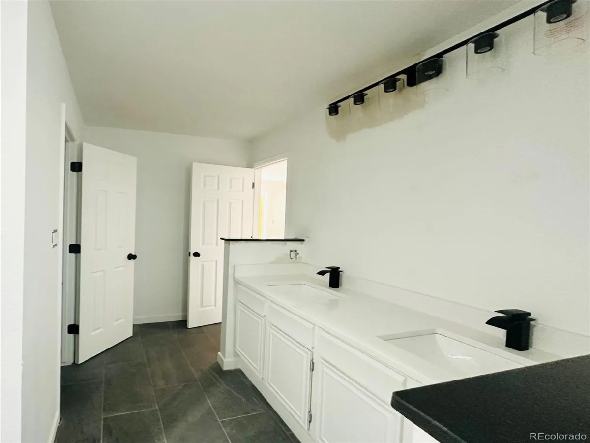 2002 S Worchester Way Aurora CO 80014 MLS #REC6962387 07182026190657 1200 12