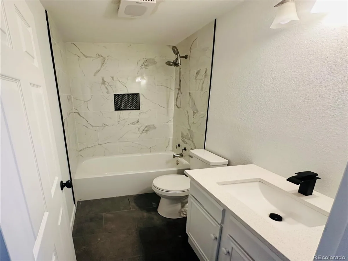 2002 S Worchester Way Aurora CO 80014 MLS #REC6962387 07182026190657 1200 8