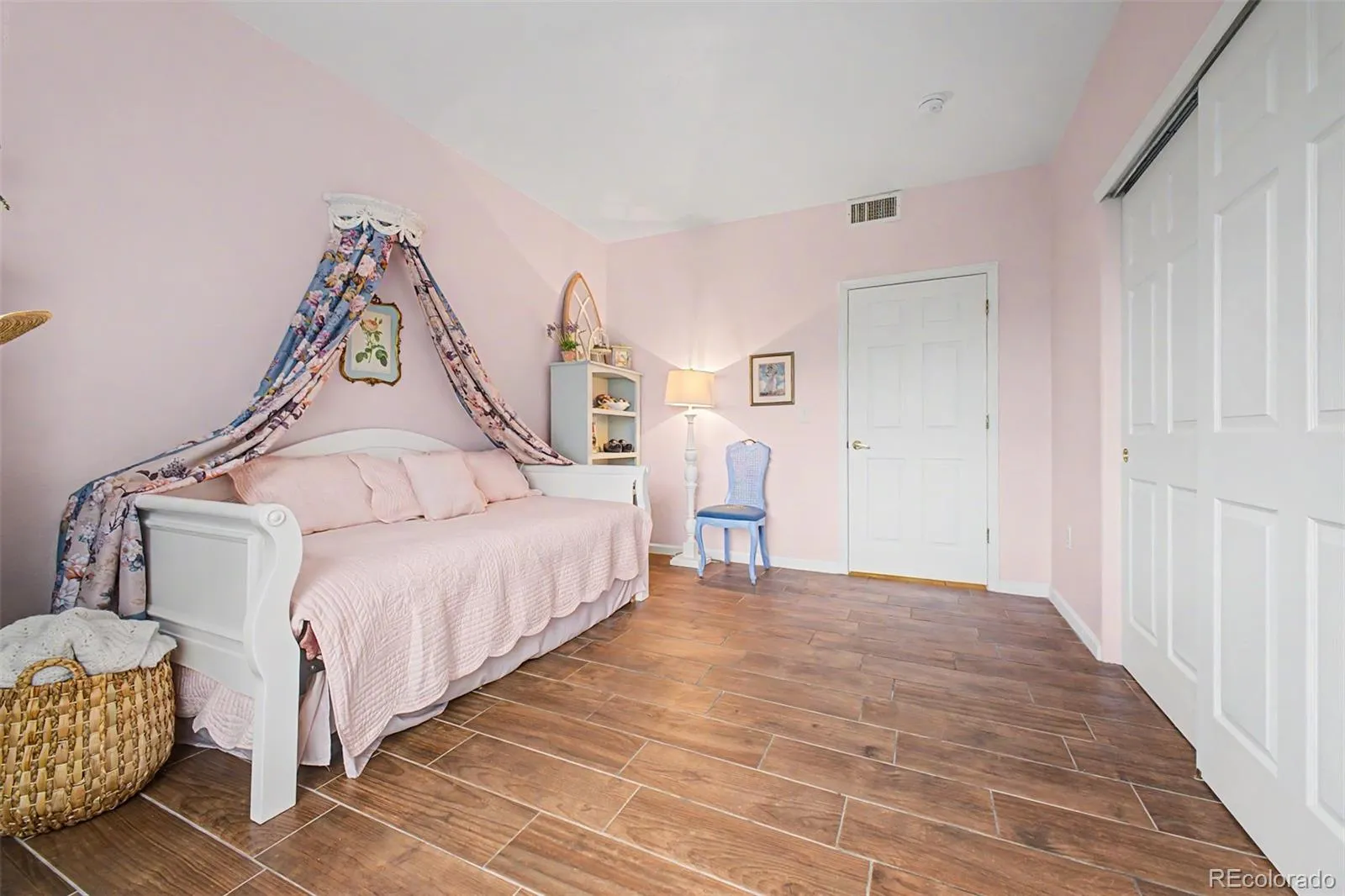 4875 S Balsam Way #7-101 Littleton CO 80123 MLS #REC6967612 04292026160506 1600 19