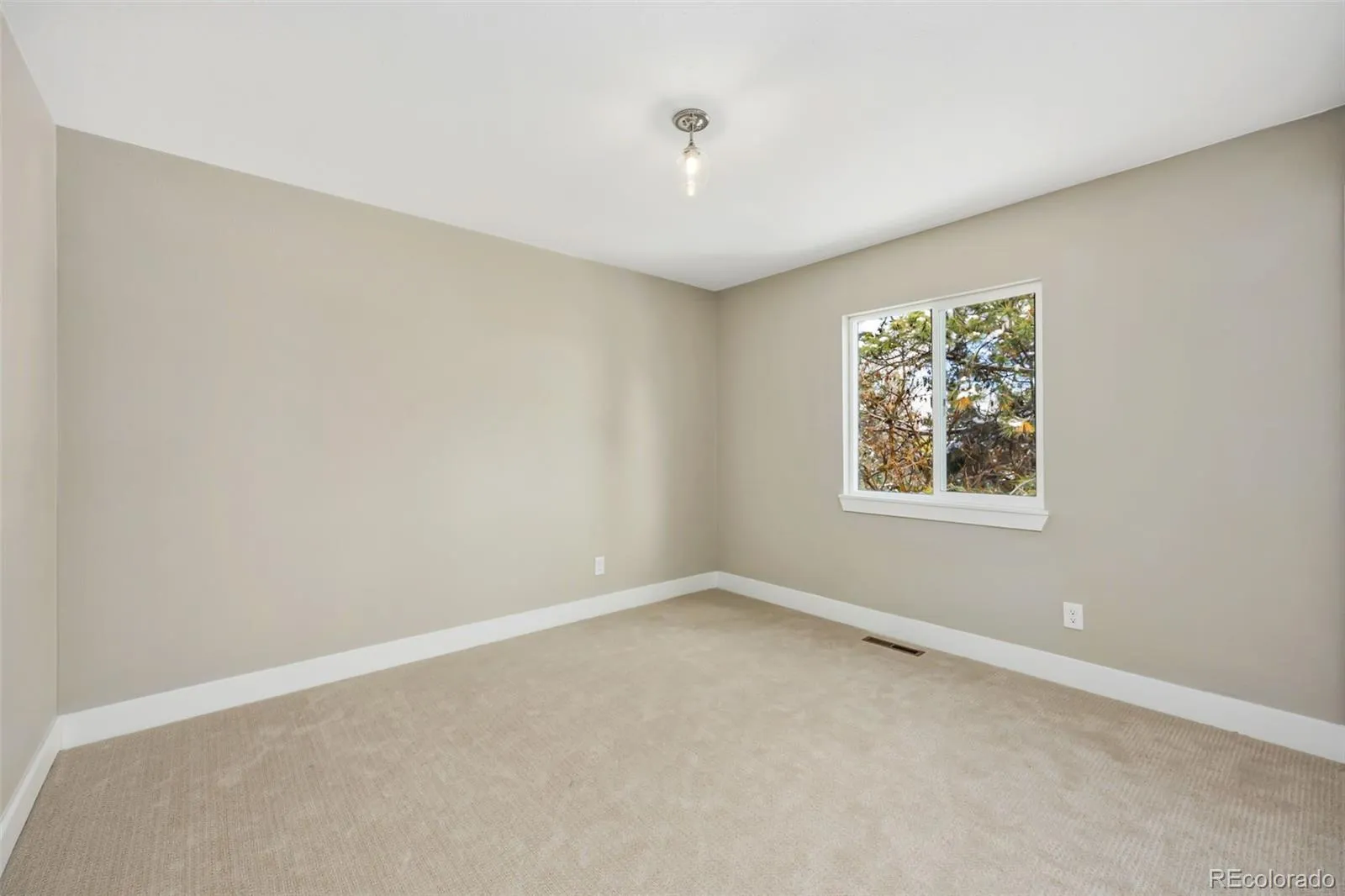 7128 S Glencoe Court Centennial CO 80122 MLS #REC6968620 05142026234538 1600 31