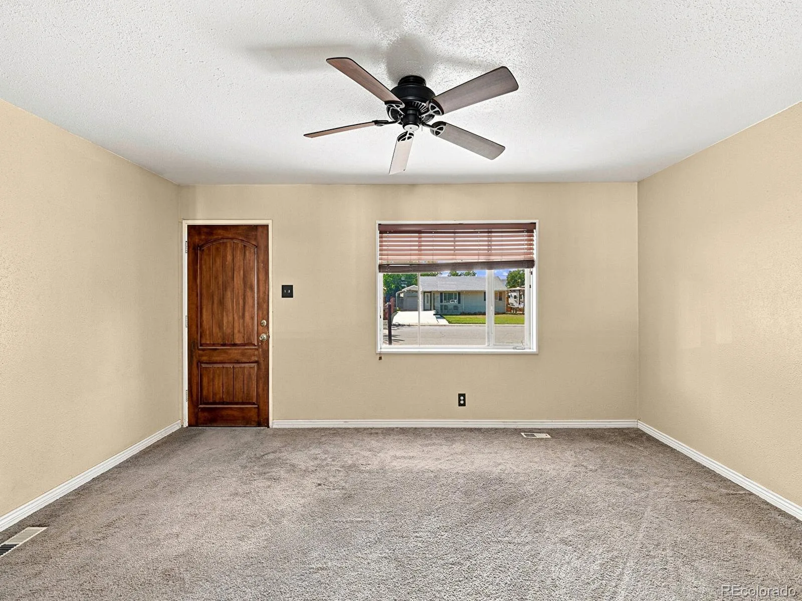 6460 Glencoe Street Commerce City CO 80022 | MLS #REC6971359 08122026190036 1600 3
