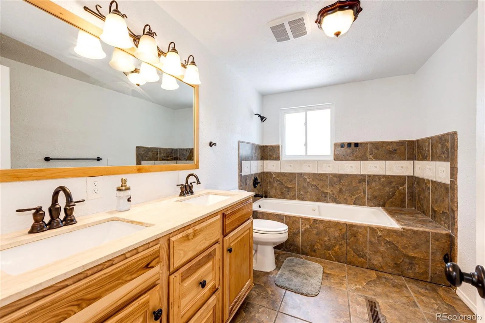 7124 Ingalls Court Arvada CO 80003 | MLS #REC6972975 08212026192855 1600 16