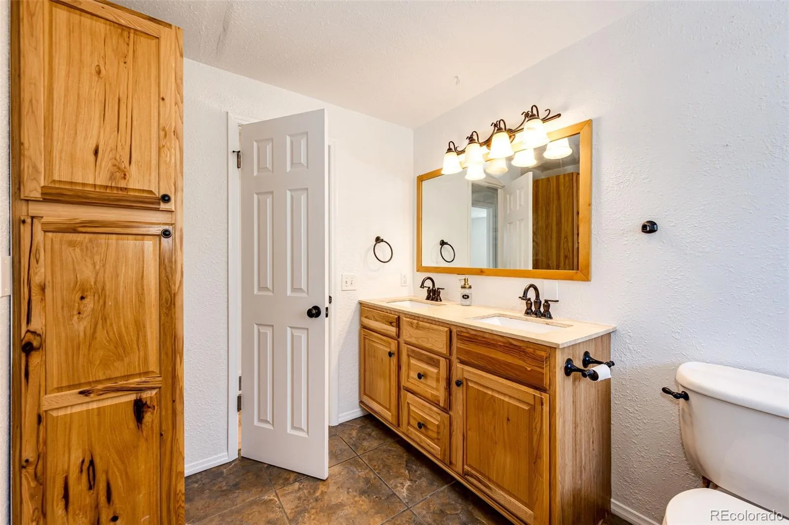 7124 Ingalls Court Arvada CO 80003 | MLS #REC6972975 08212026192855 1600 17