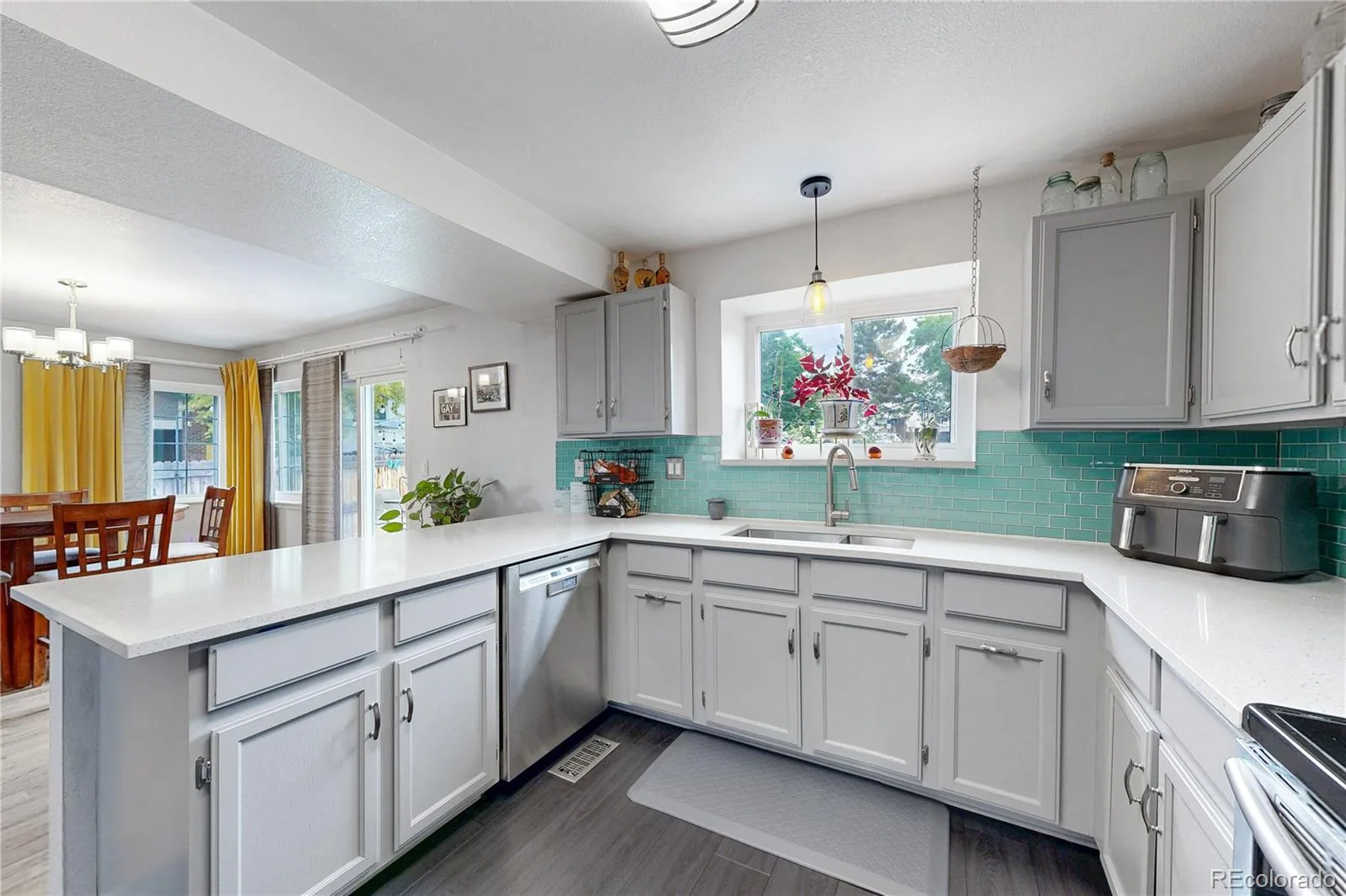 8462 S Upham Way Littleton CO 80128 | MLS #REC6973548 08212026024911 1600 9