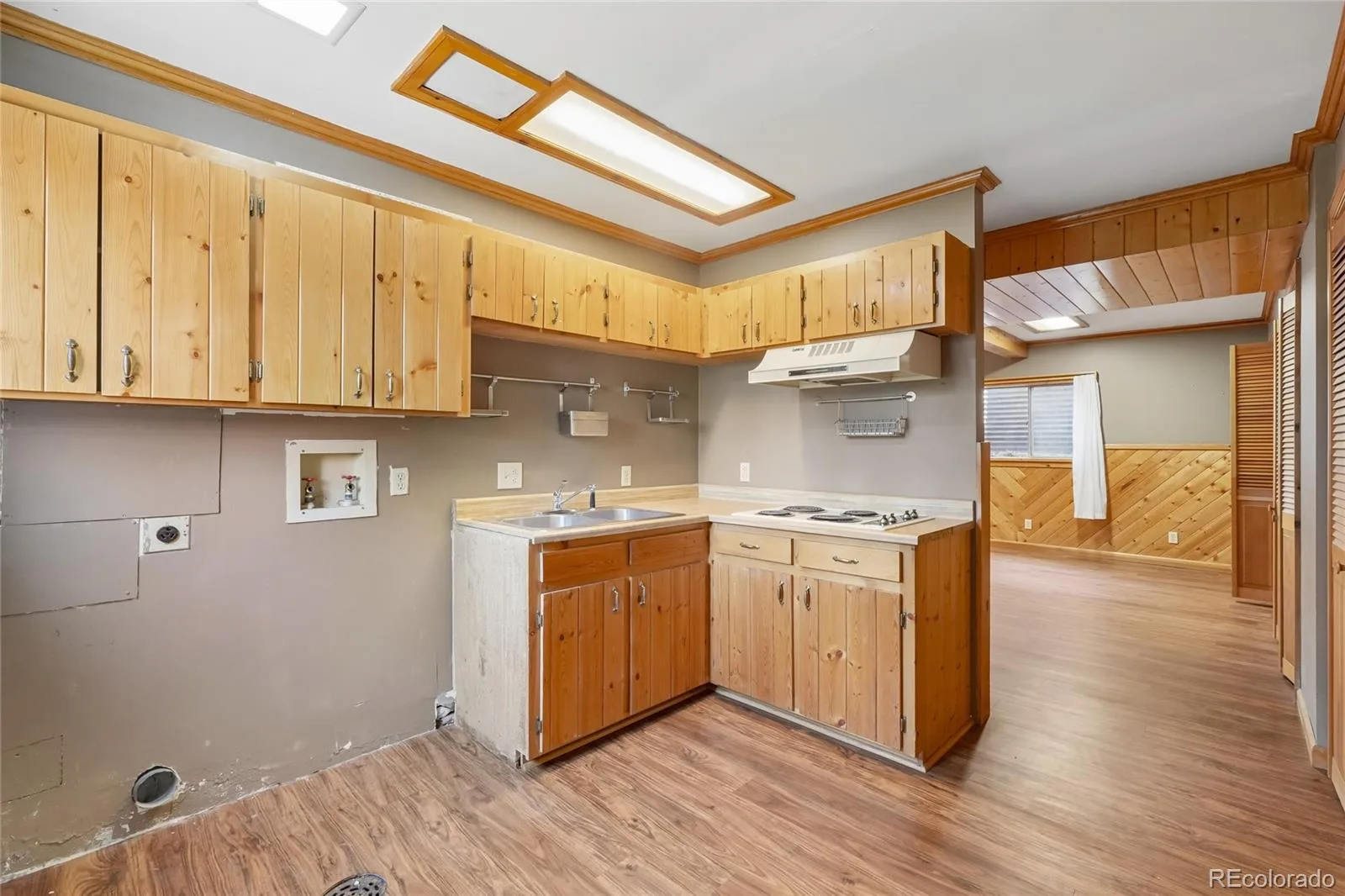 30243 Pine Crest Drive Evergreen CO 80439 | MLS #REC6979616 08172026171710 1600 24