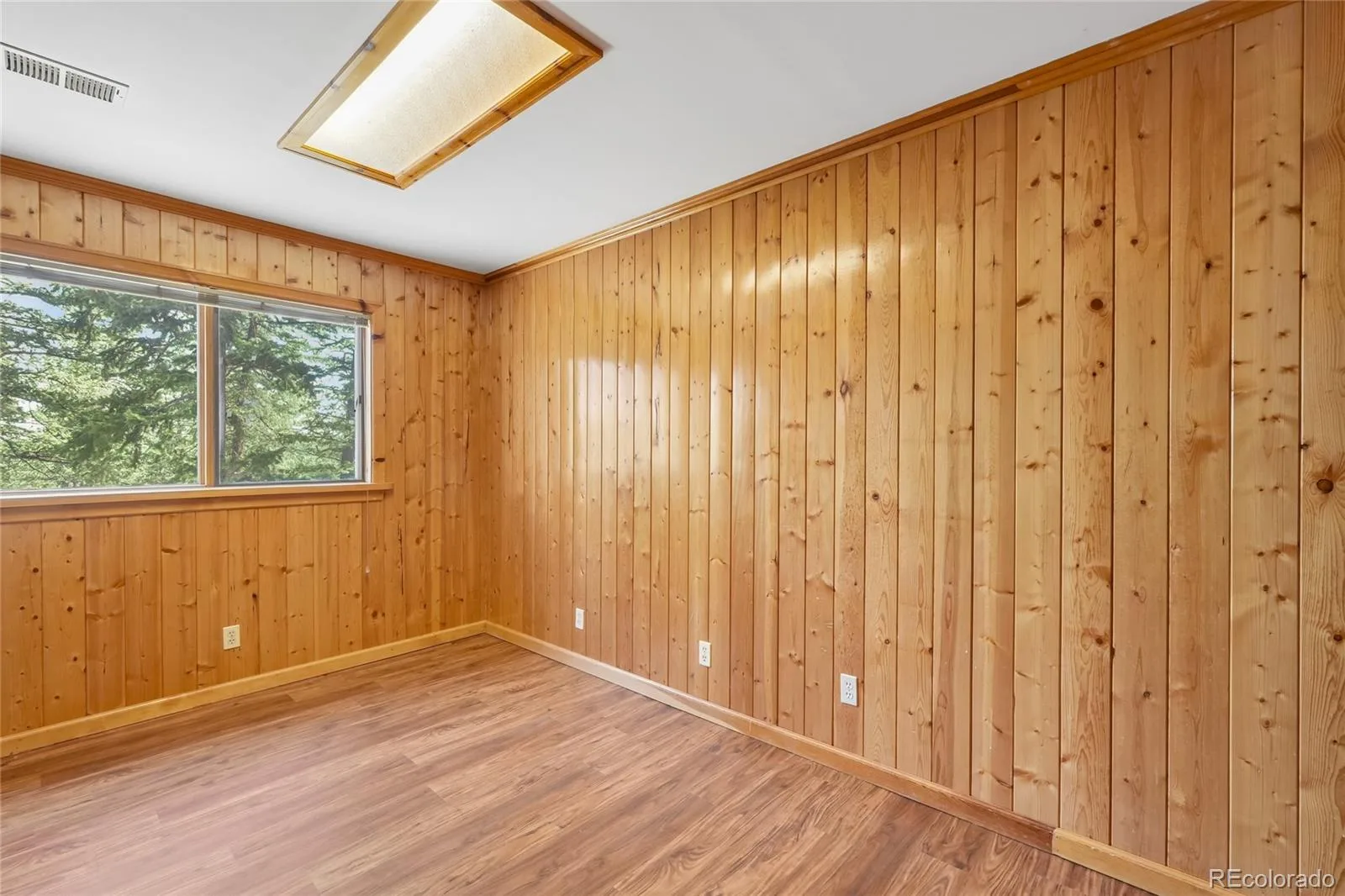 30243 Pine Crest Drive Evergreen CO 80439 | MLS #REC6979616 08172026171710 1600 26
