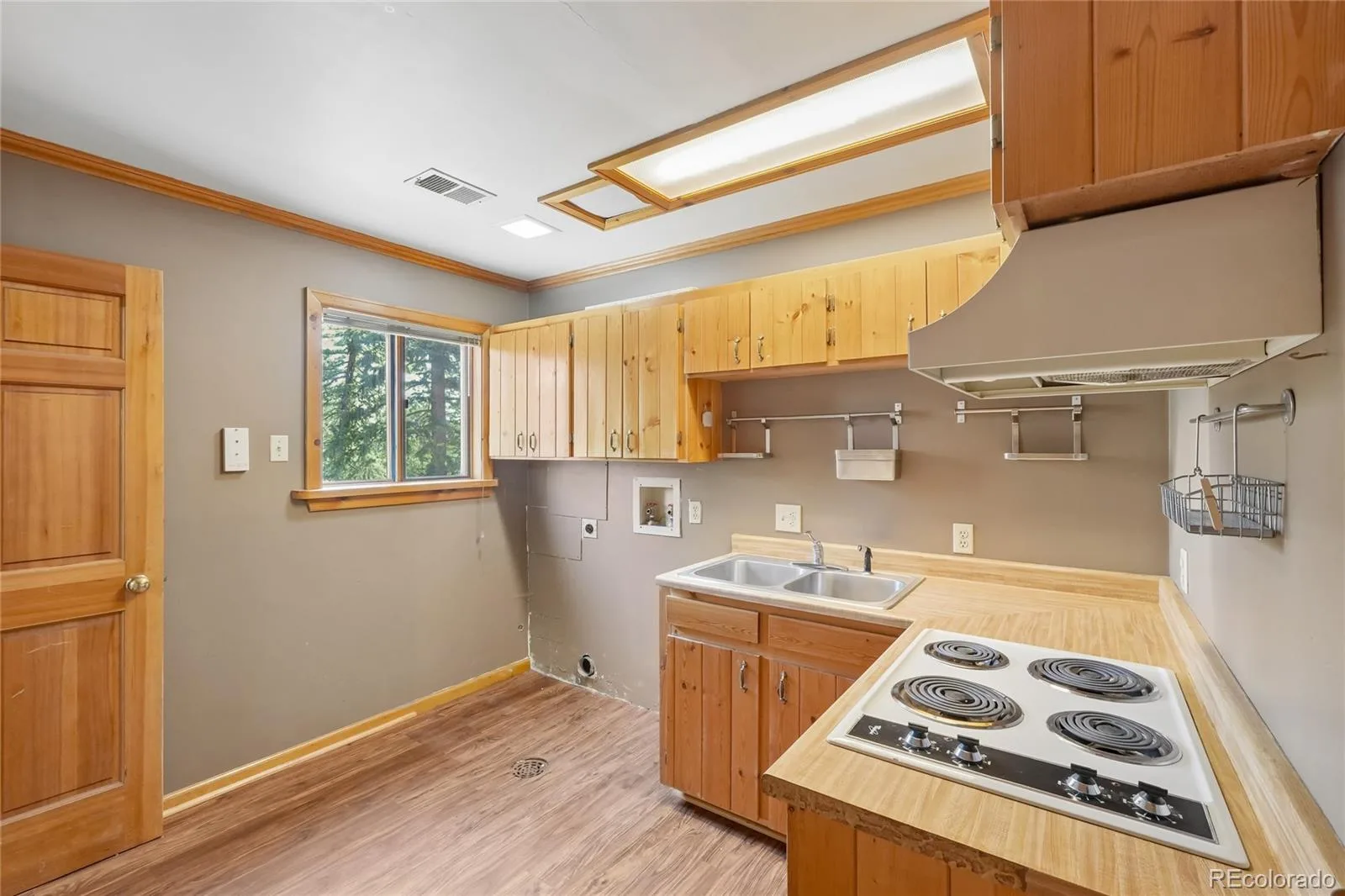30243 Pine Crest Drive Evergreen CO 80439 | MLS #REC6979616 08172026171710 1600 40