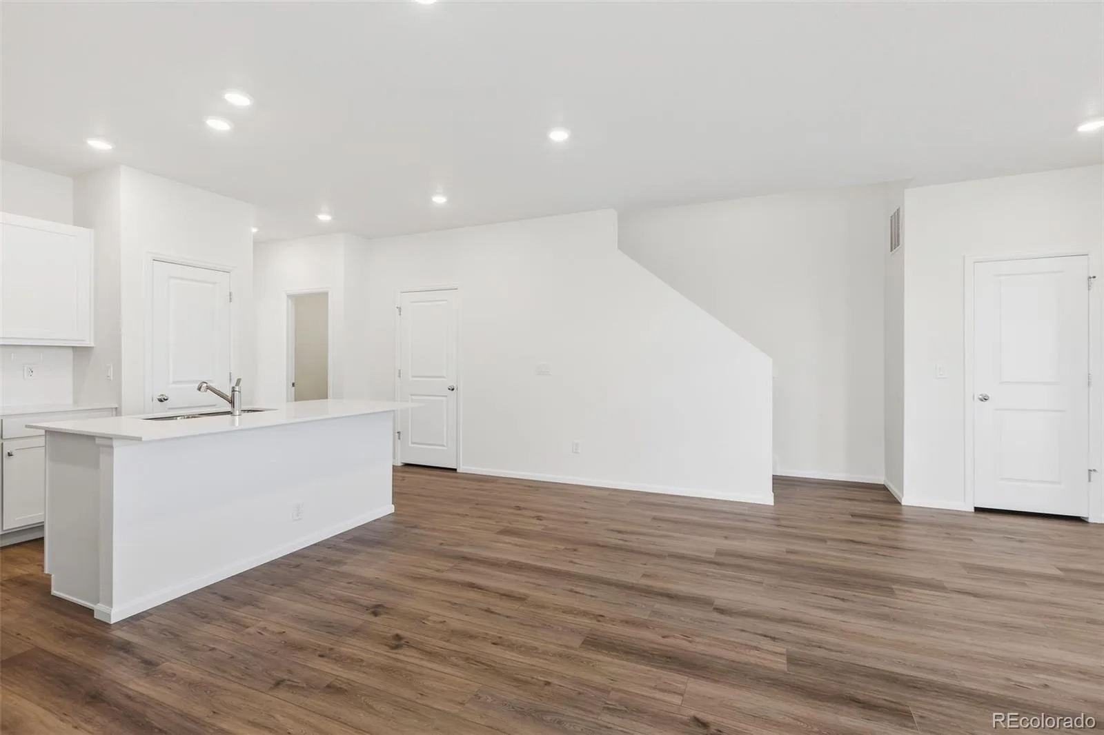 24246 E 53rd Drive Aurora CO 80019 | MLS #REC6988698 06092026043456 1600 10