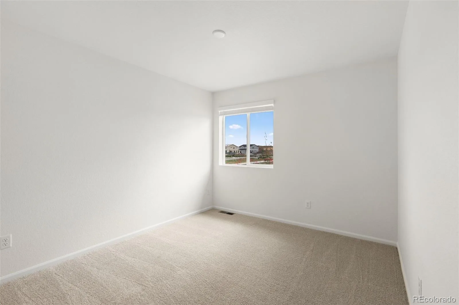 24246 E 53rd Drive Aurora CO 80019 | MLS #REC6988698 06092026043456 1600 25