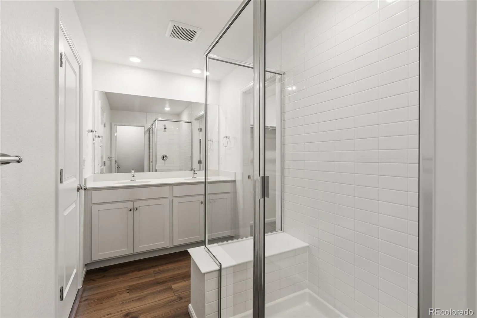 24246 E 53rd Drive Aurora CO 80019 | MLS #REC6988698 06092026043456 1600 34