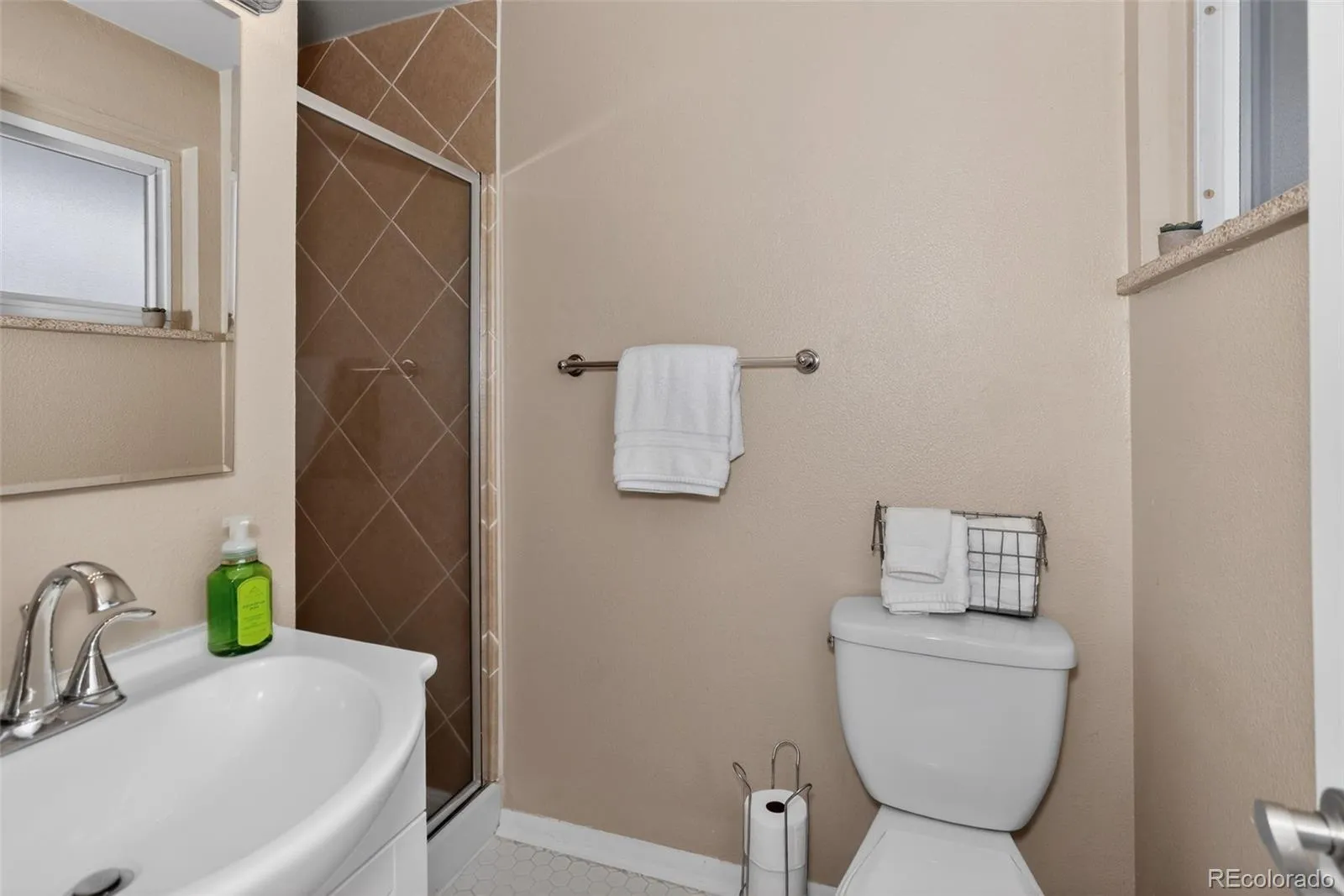 2907 E Euclid Place Centennial CO 80121 MLS #REC6992502 04242026220745 1600 23