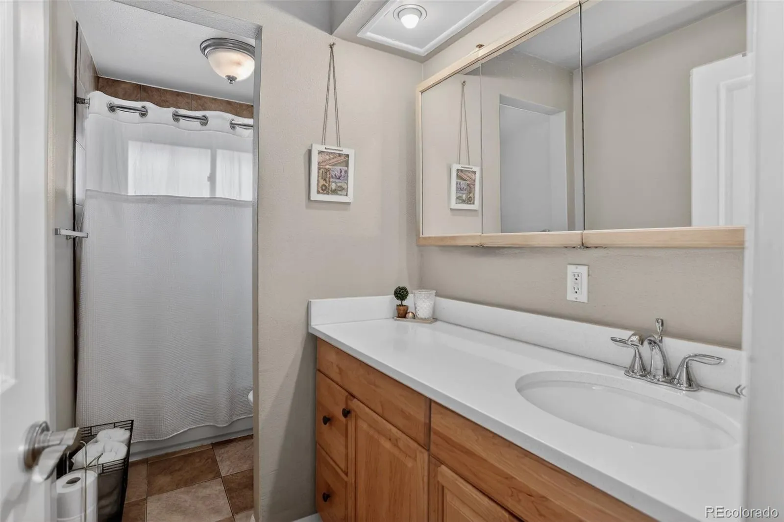 2907 E Euclid Place Centennial CO 80121 MLS #REC6992502 04242026220745 1600 26