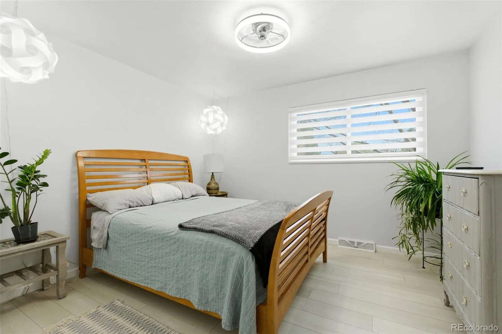 04102026152626 1600 23