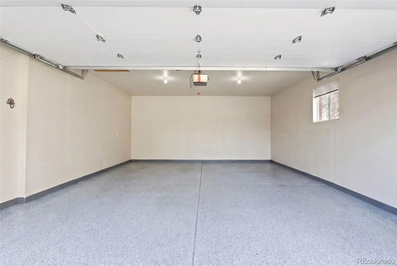 04102026152626 1600 37