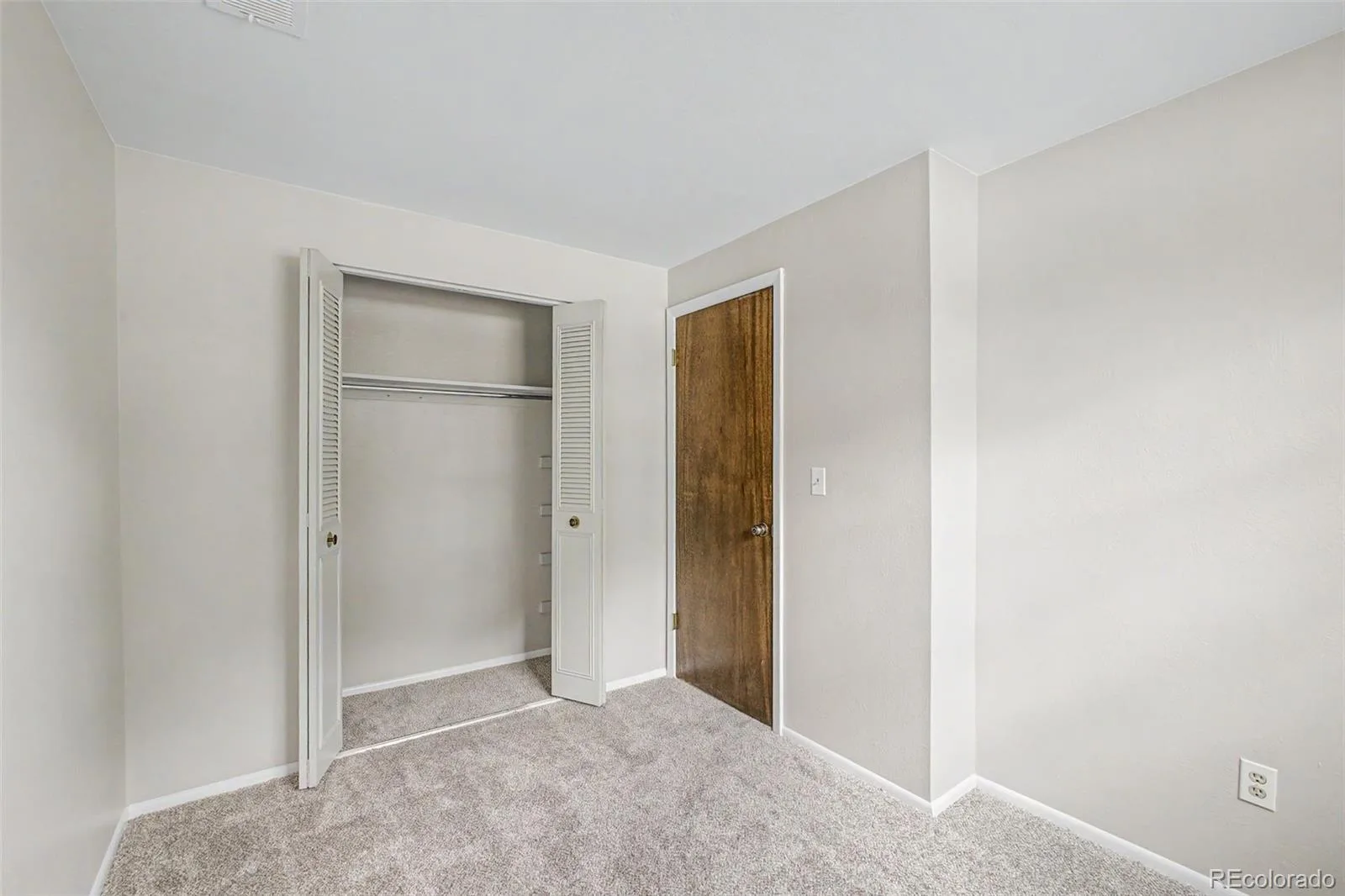 3009 S Dayton Court Denver CO 80231 | MLS #REC6994860 08052026070143 1600 14