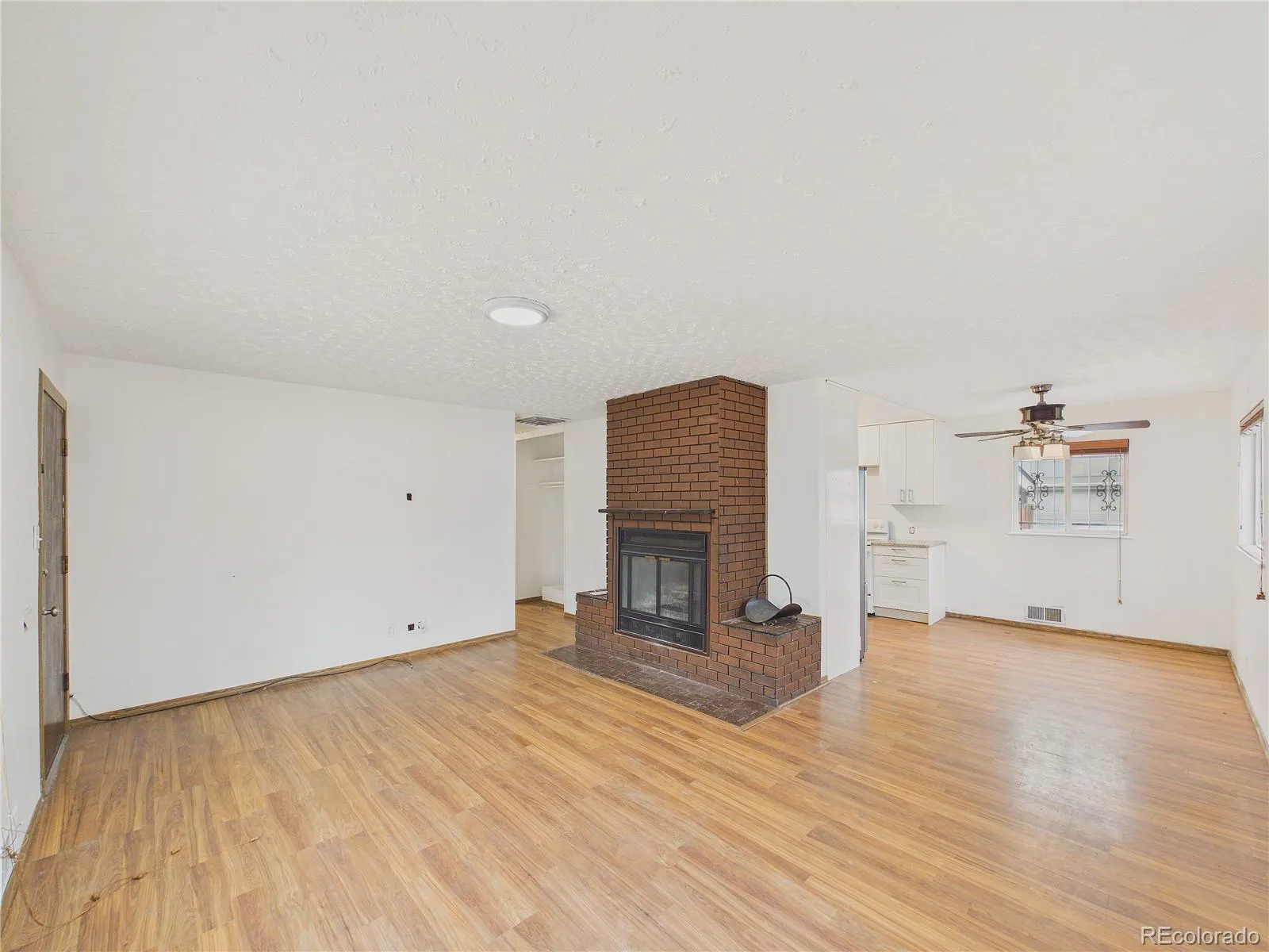 1350 Scranton Street Aurora CO 80011 MLS #REC6996891 05212026145024 1600 6