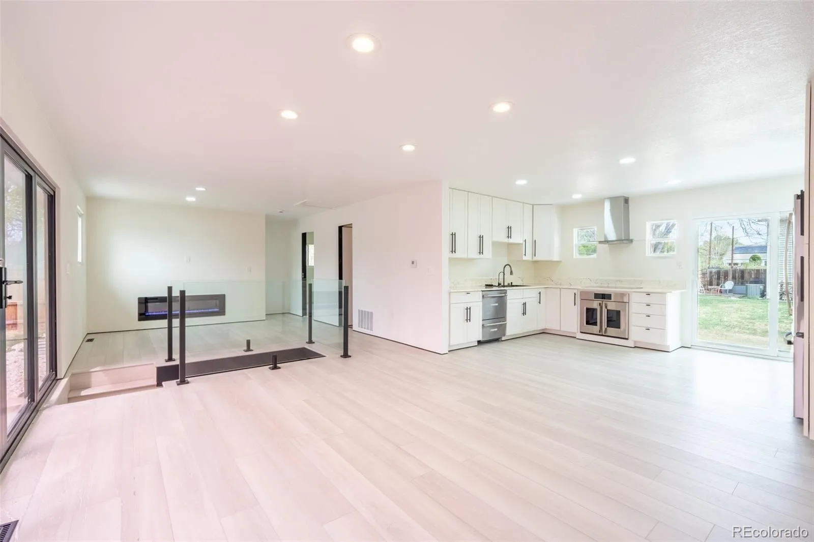 6735 W 2nd Avenue Lakewood CO 80226 MLS #REC6999816 04262026001901 1600 14