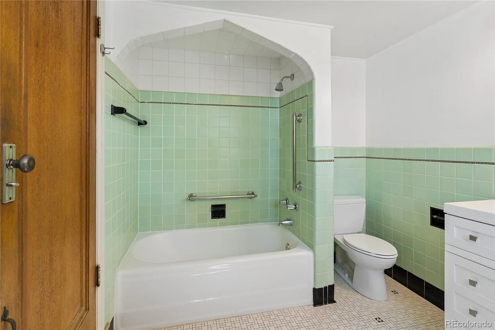 04212026202310 1600 18