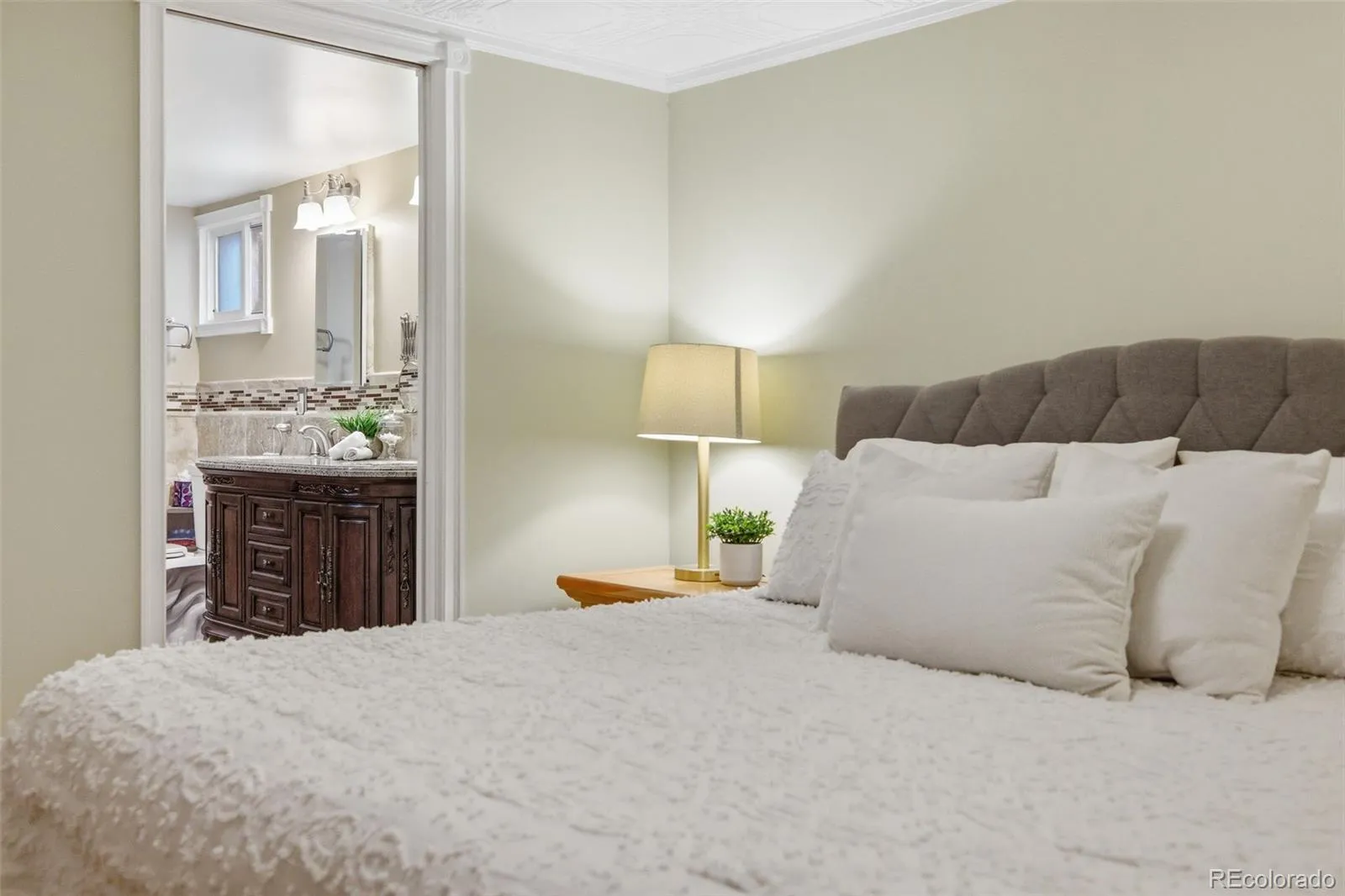 04132026055205 1600 32