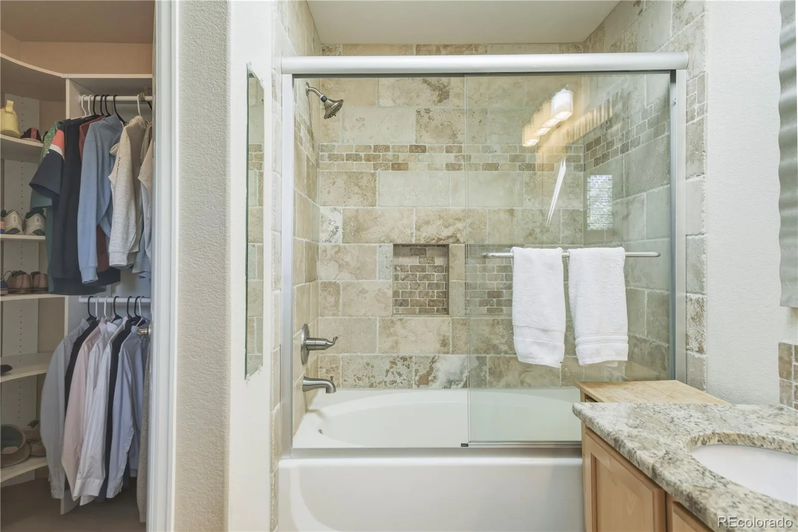 5941 S Waco Street Aurora CO 80016 | MLS #REC7008389 09042026190047 1600 23