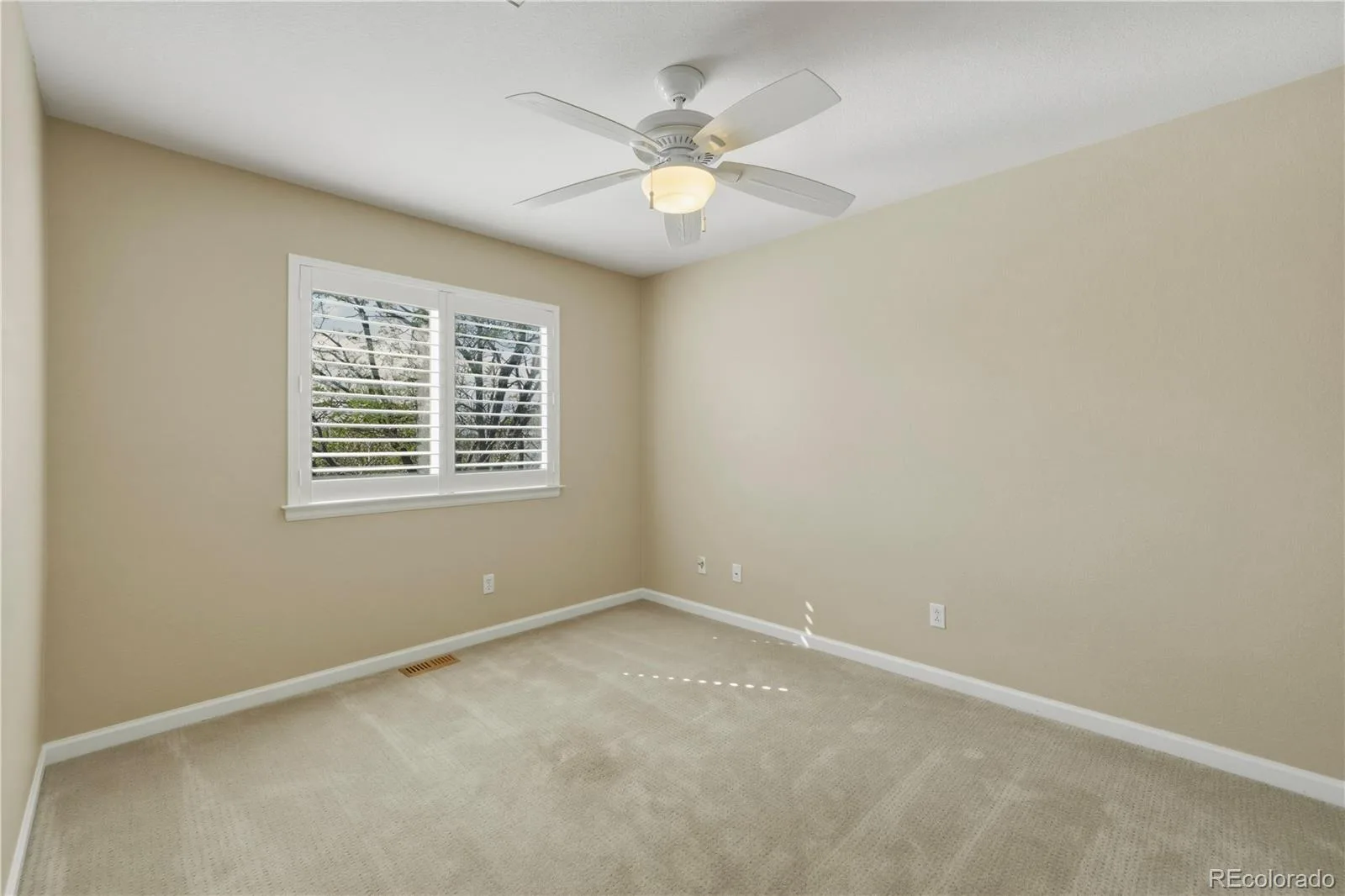 5941 S Waco Street Aurora CO 80016 | MLS #REC7008389 09042026190047 1600 30