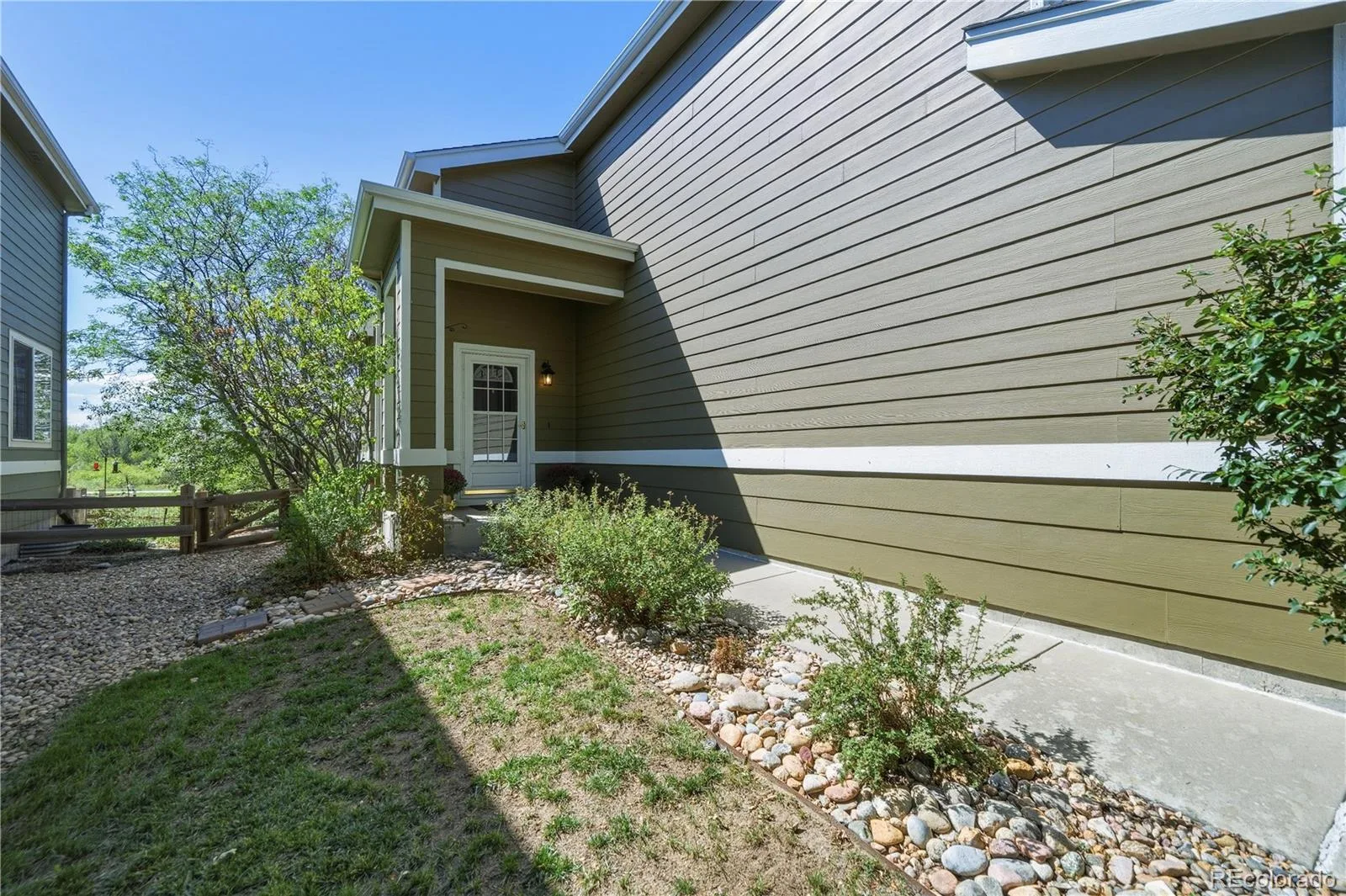 5941 S Waco Street Aurora CO 80016 | MLS #REC7008389 09042026190047 1600 42