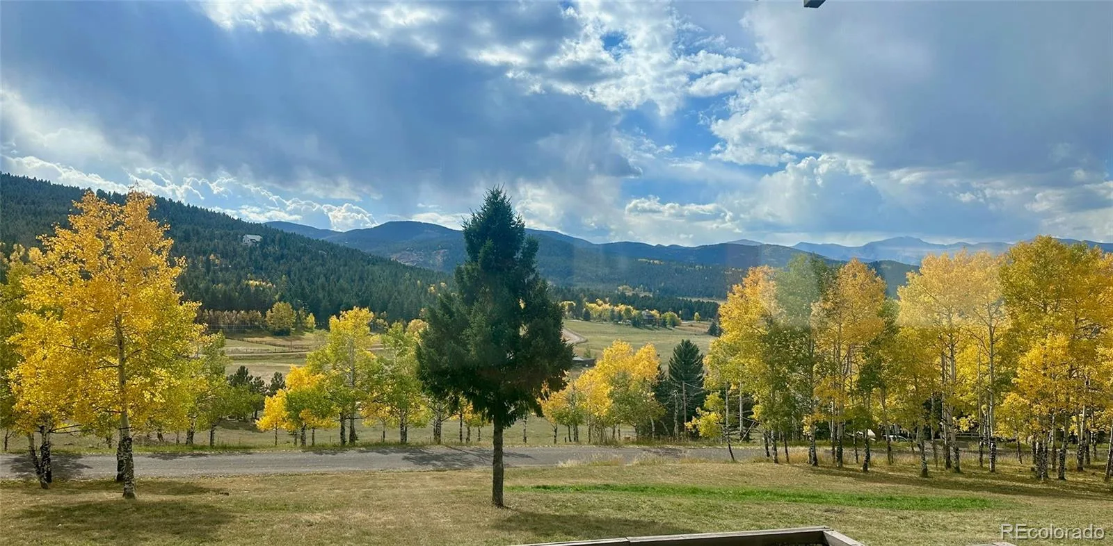 32042 Horseshoe Drive Evergreen CO 80439 | MLS #REC7009087 08072026165948 1600 44