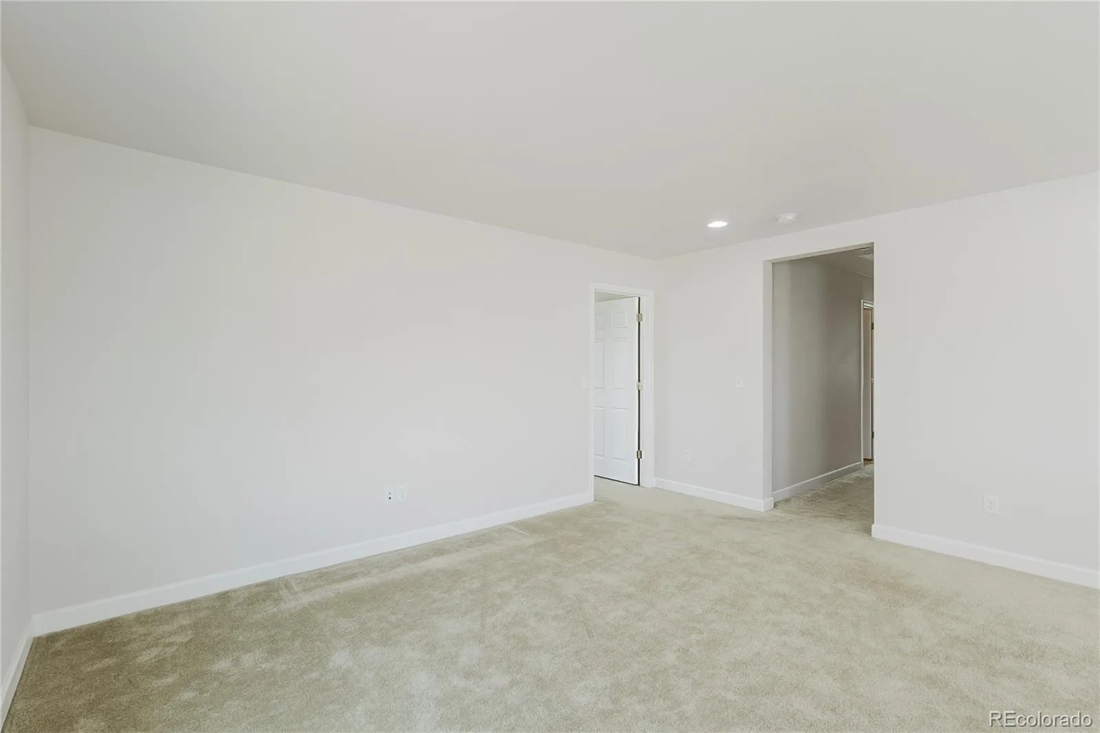 22691 E Narrowleaf Circle Aurora CO 80016 | MLS #REC7011860 08312026201624 1600 21