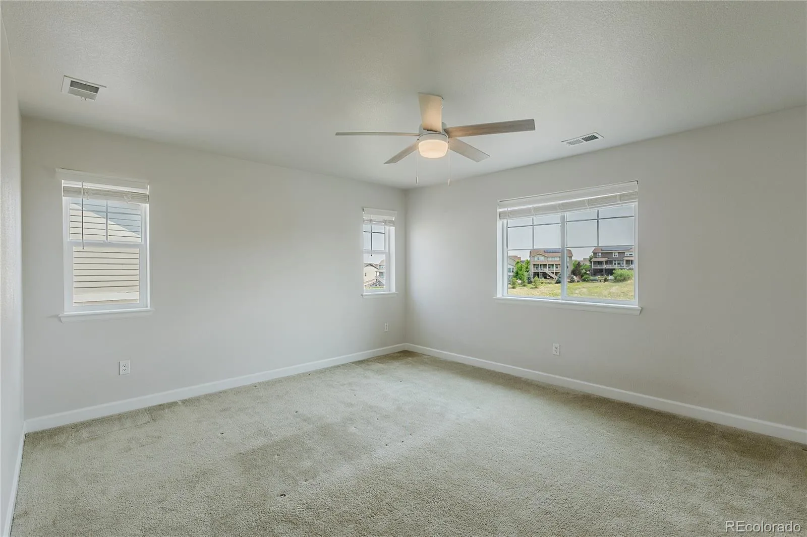 22691 E Narrowleaf Circle Aurora CO 80016 | MLS #REC7011860 08312026201624 1600 24
