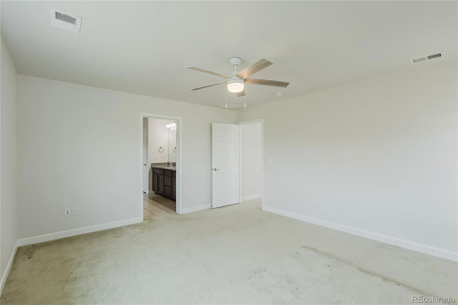 22691 E Narrowleaf Circle Aurora CO 80016 | MLS #REC7011860 08312026201624 1600 26