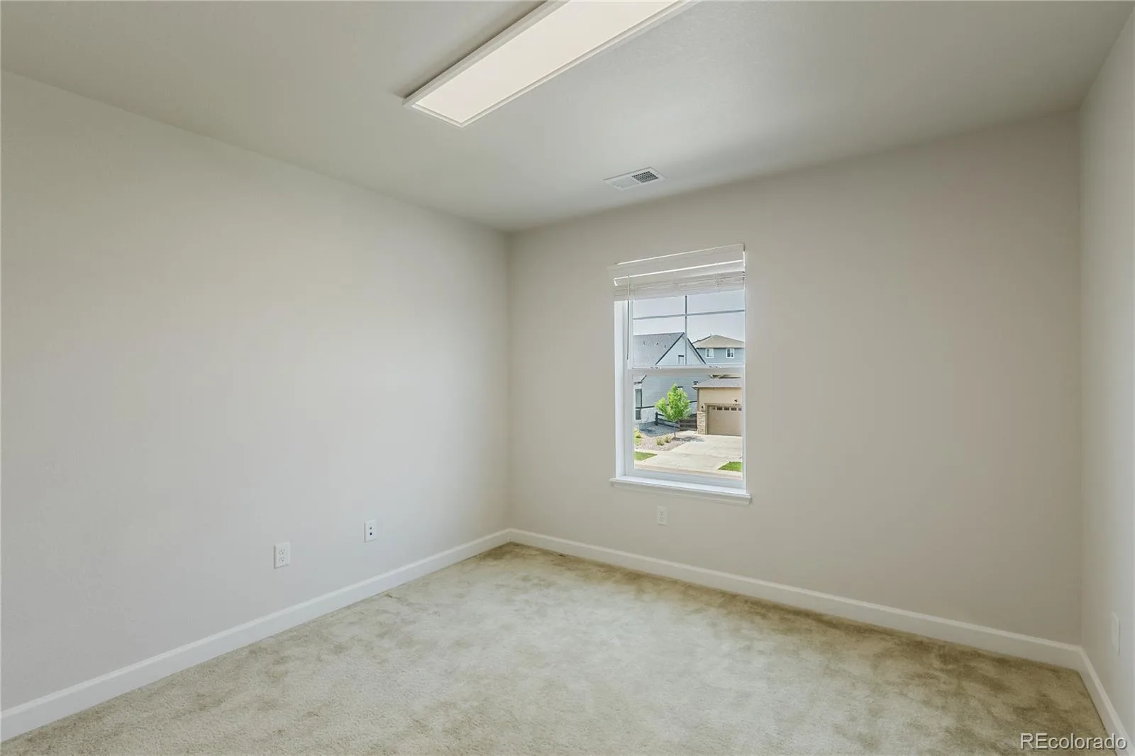 22691 E Narrowleaf Circle Aurora CO 80016 | MLS #REC7011860 08312026201624 1600 35
