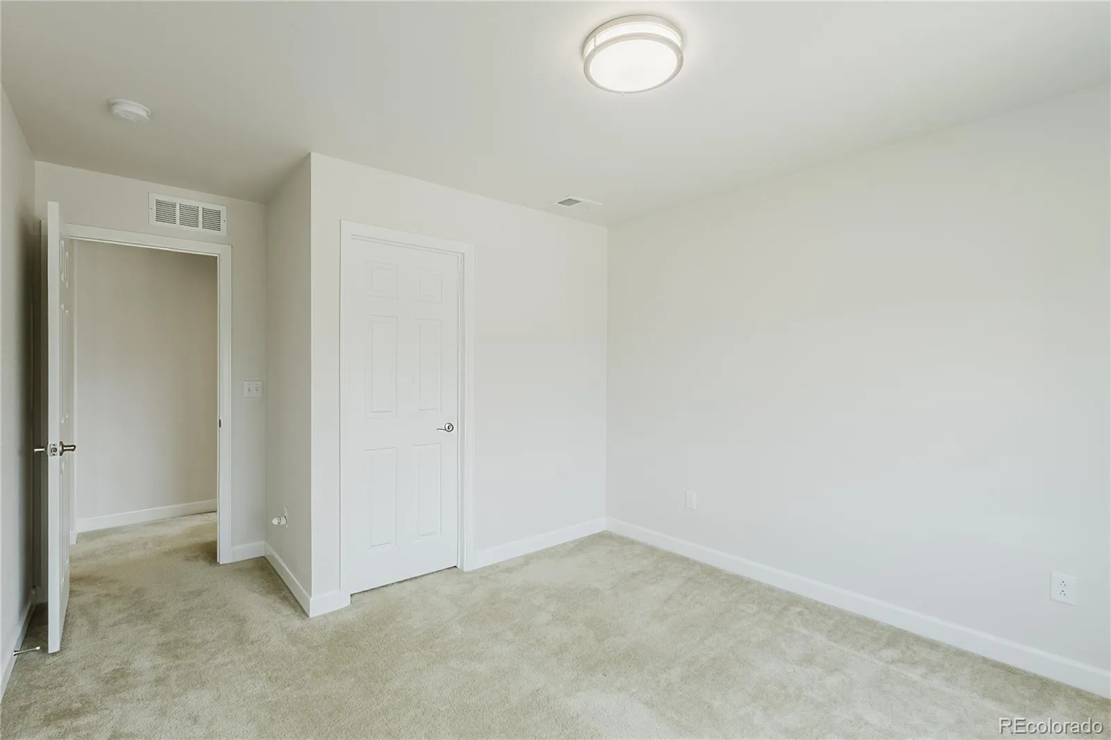 22691 E Narrowleaf Circle Aurora CO 80016 | MLS #REC7011860 08312026201624 1600 37